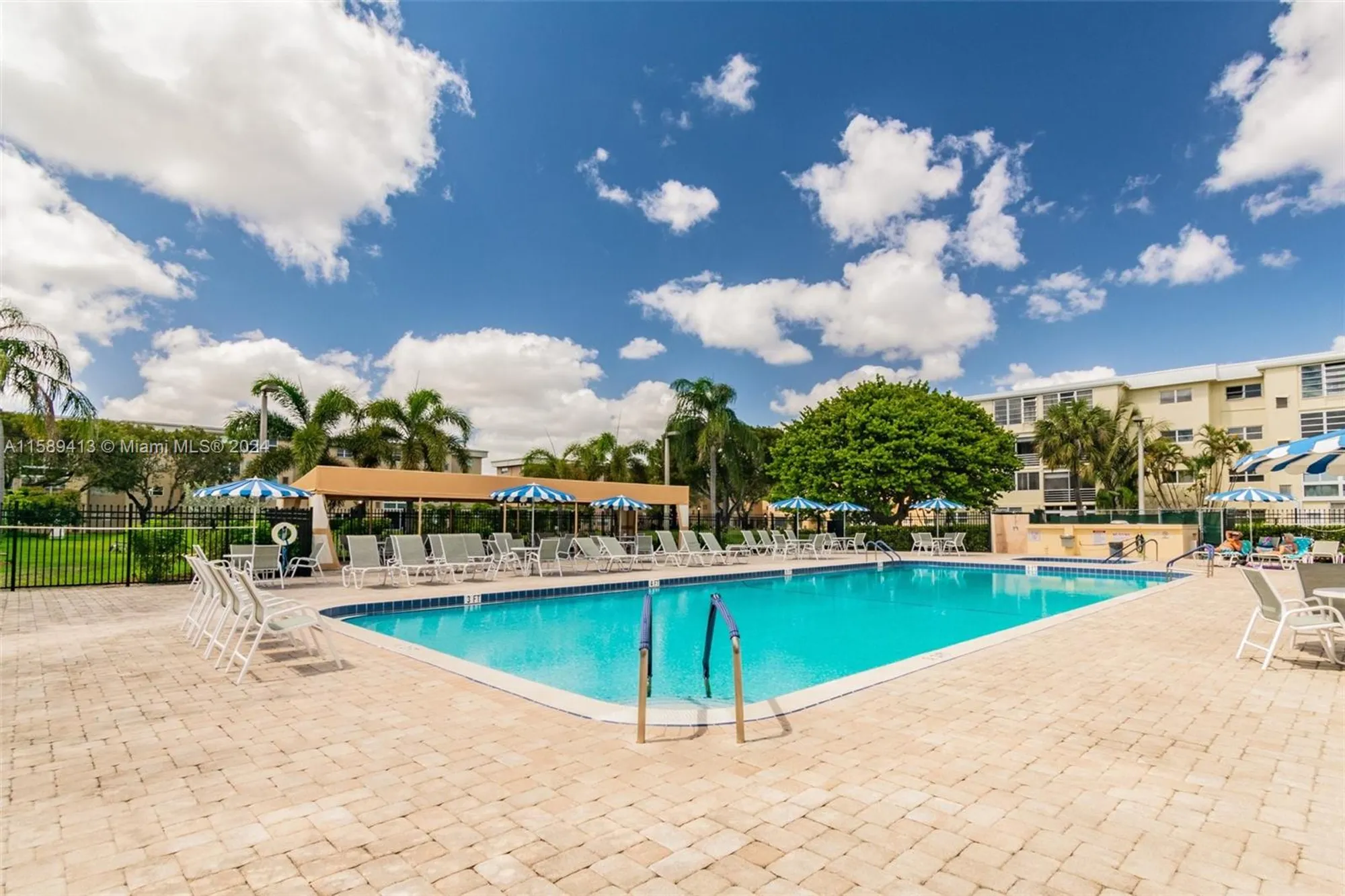 Property Slideshow image 23 of 32 | 2300 ne 1st ln 106, Boynton Beach, FL, 33435