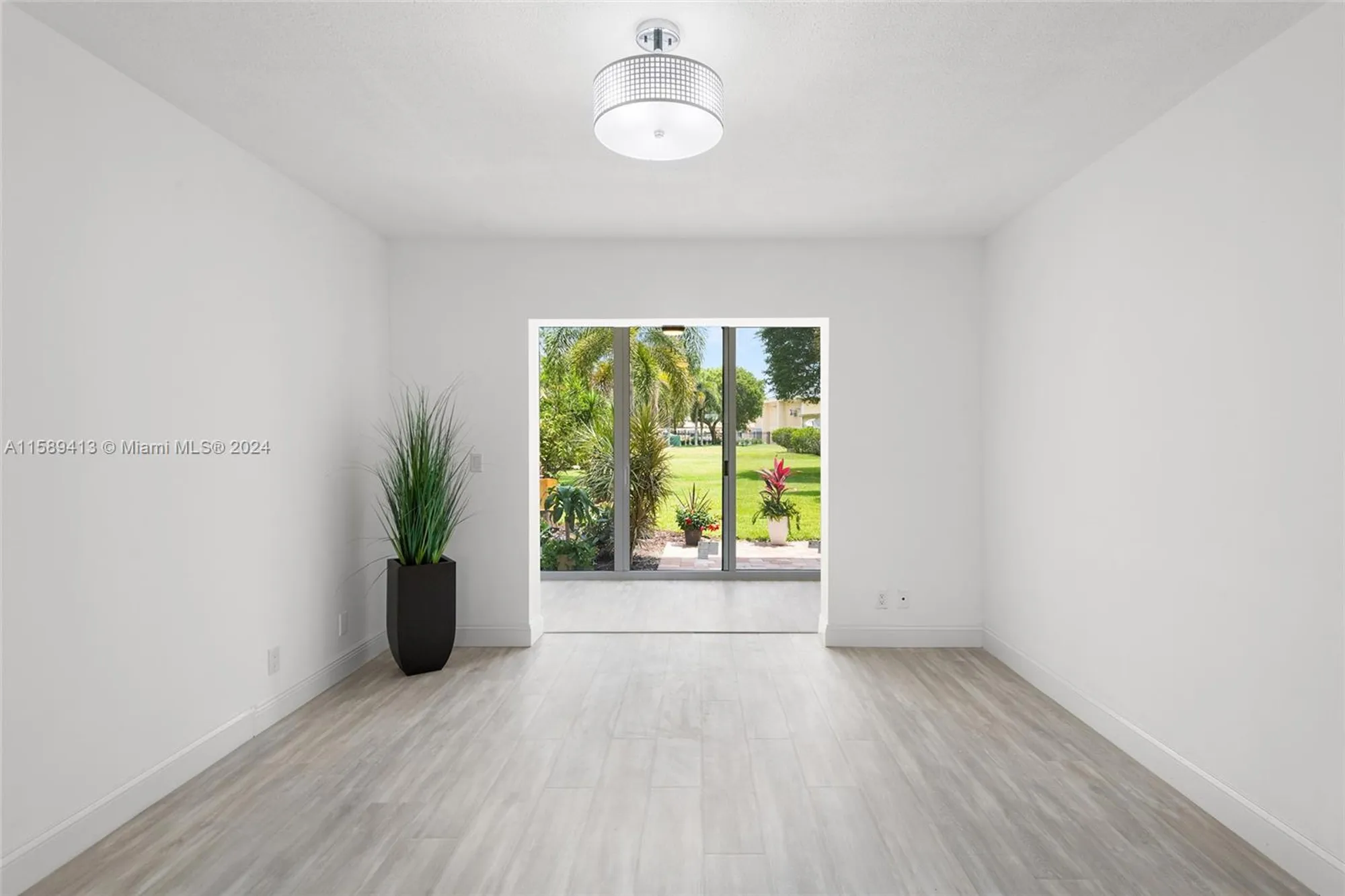 Property Slideshow image 8 of 32 | 2300 ne 1st ln 106, Boynton Beach, FL, 33435