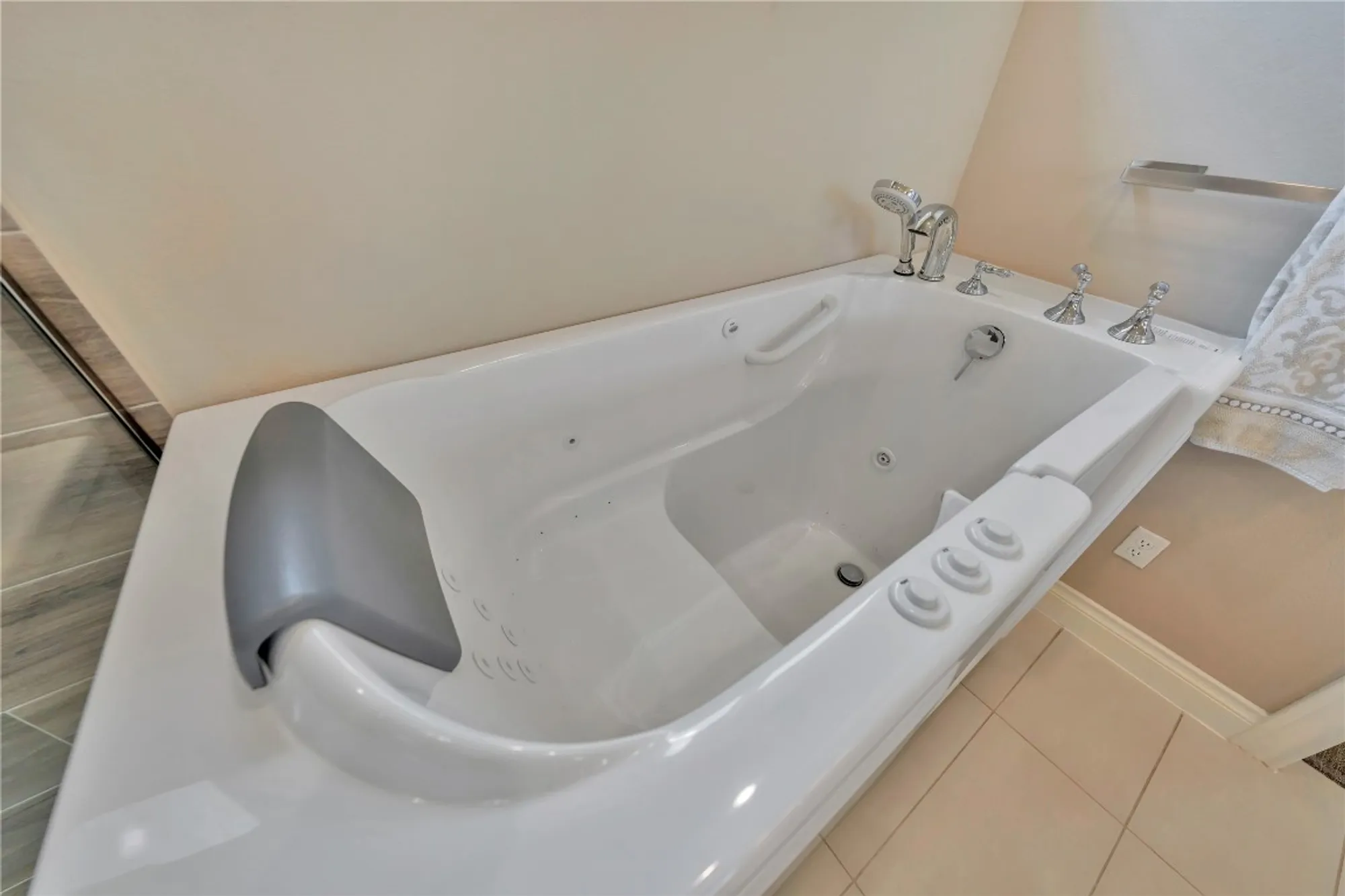 Property Slideshow image 18 of 37 | 429 mayapple, Horseshoe Bay, TX, 78657