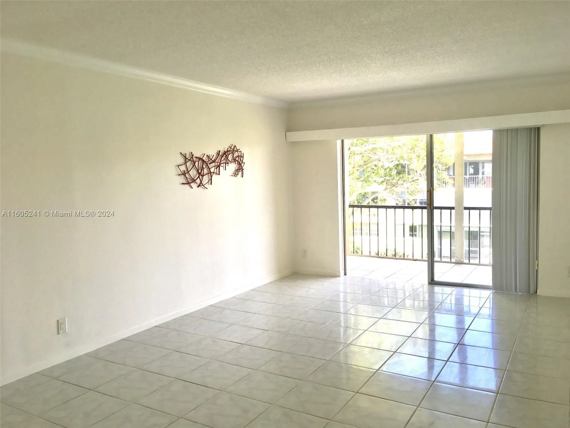 Property Slideshow image 10 of 23 | 681 s hollybrook dr apt 307, Pembroke Pines, FL, 33025