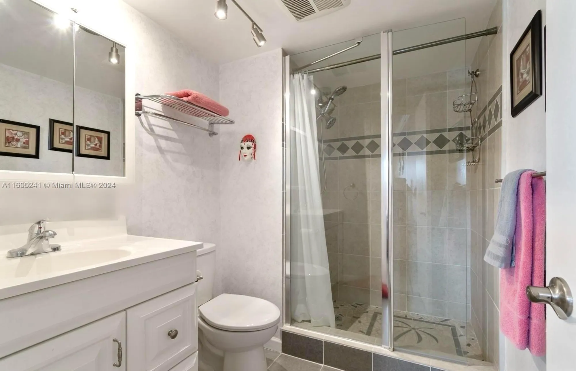 Property Slideshow image 11 of 23 | 681 s hollybrook dr apt 307, Pembroke Pines, FL, 33025