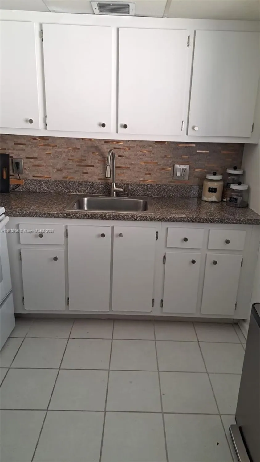 Property Slideshow image 13 of 35 | 200 sw 132nd way apt 204l, Pembroke Pines, FL, 33027