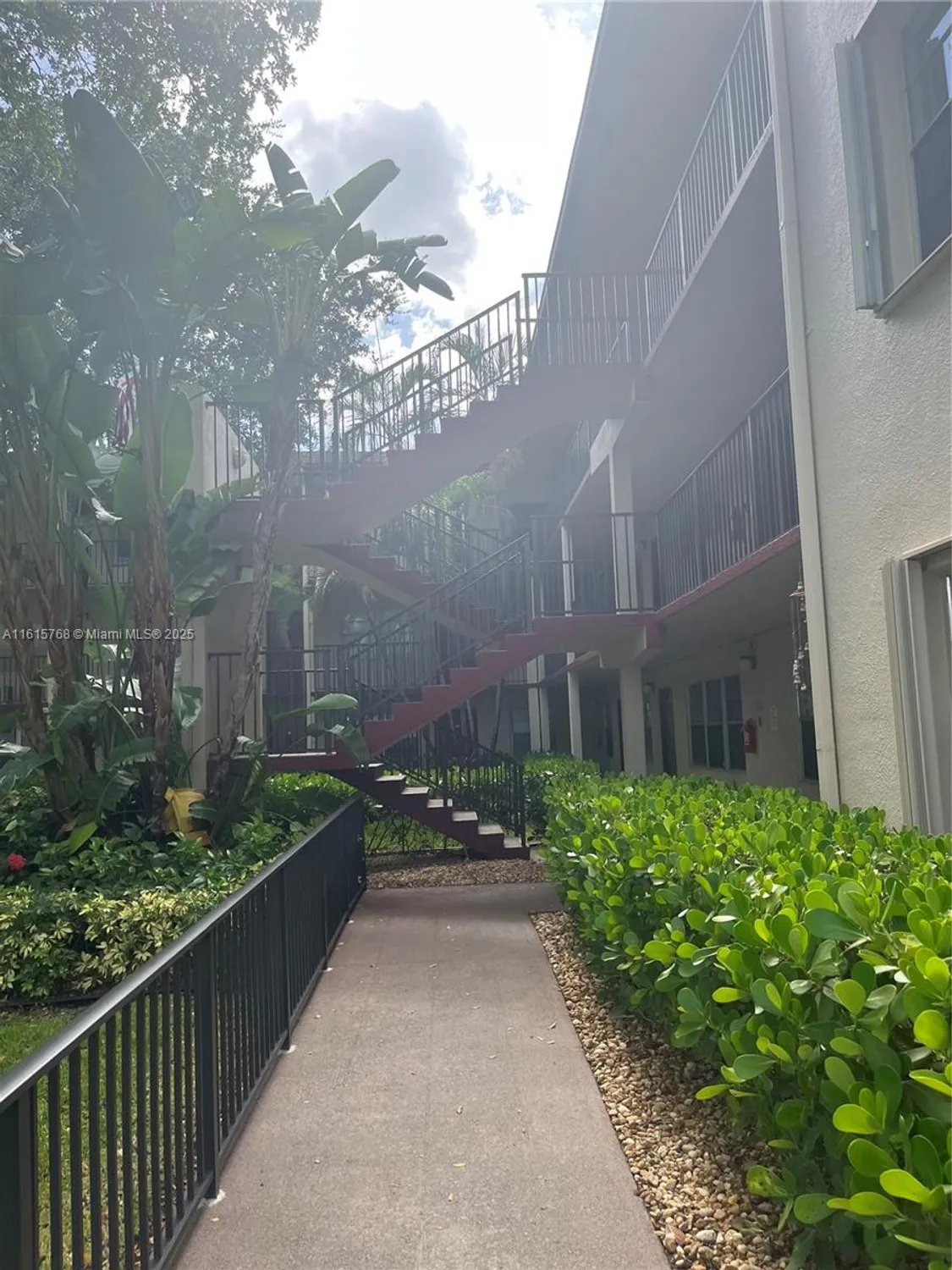 Property Slideshow image 4 of 35 | 200 sw 132nd way apt 204l, Pembroke Pines, FL, 33027