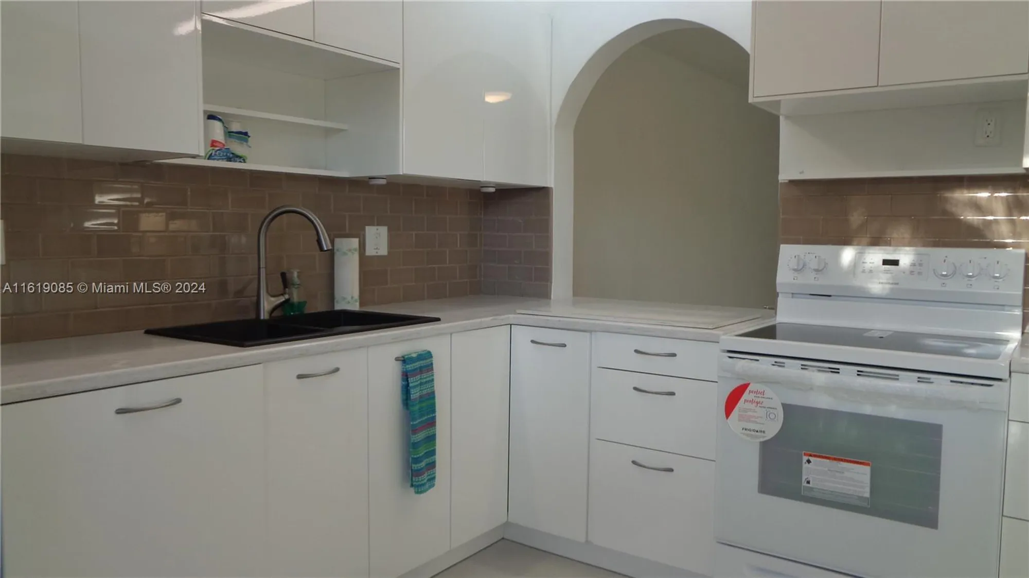 Property Slideshow image 11 of 62 | 6085 n sabal palm blvd apt 204, Tamarac, FL, 33319