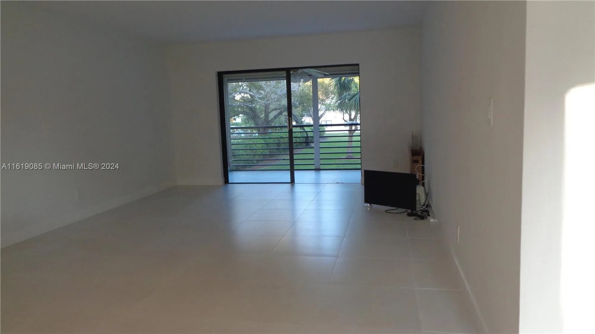 Property Slideshow image 5 of 62 | 6085 n sabal palm blvd apt 204, Tamarac, FL, 33319