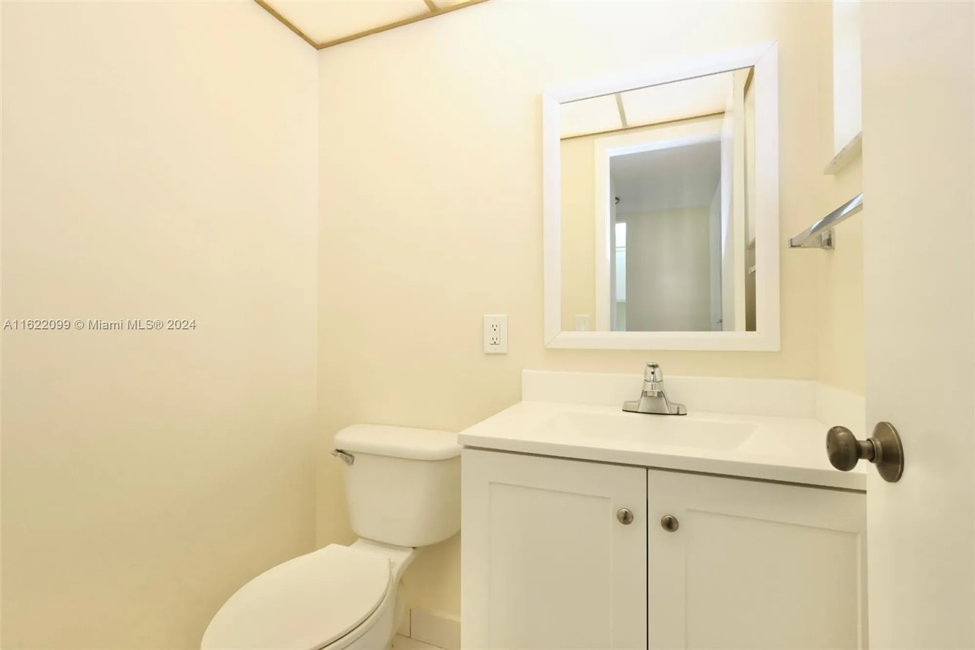 Property Slideshow image 17 of 25 | 6870 royal palm blvd apt 210m, Margate, FL, 33063
