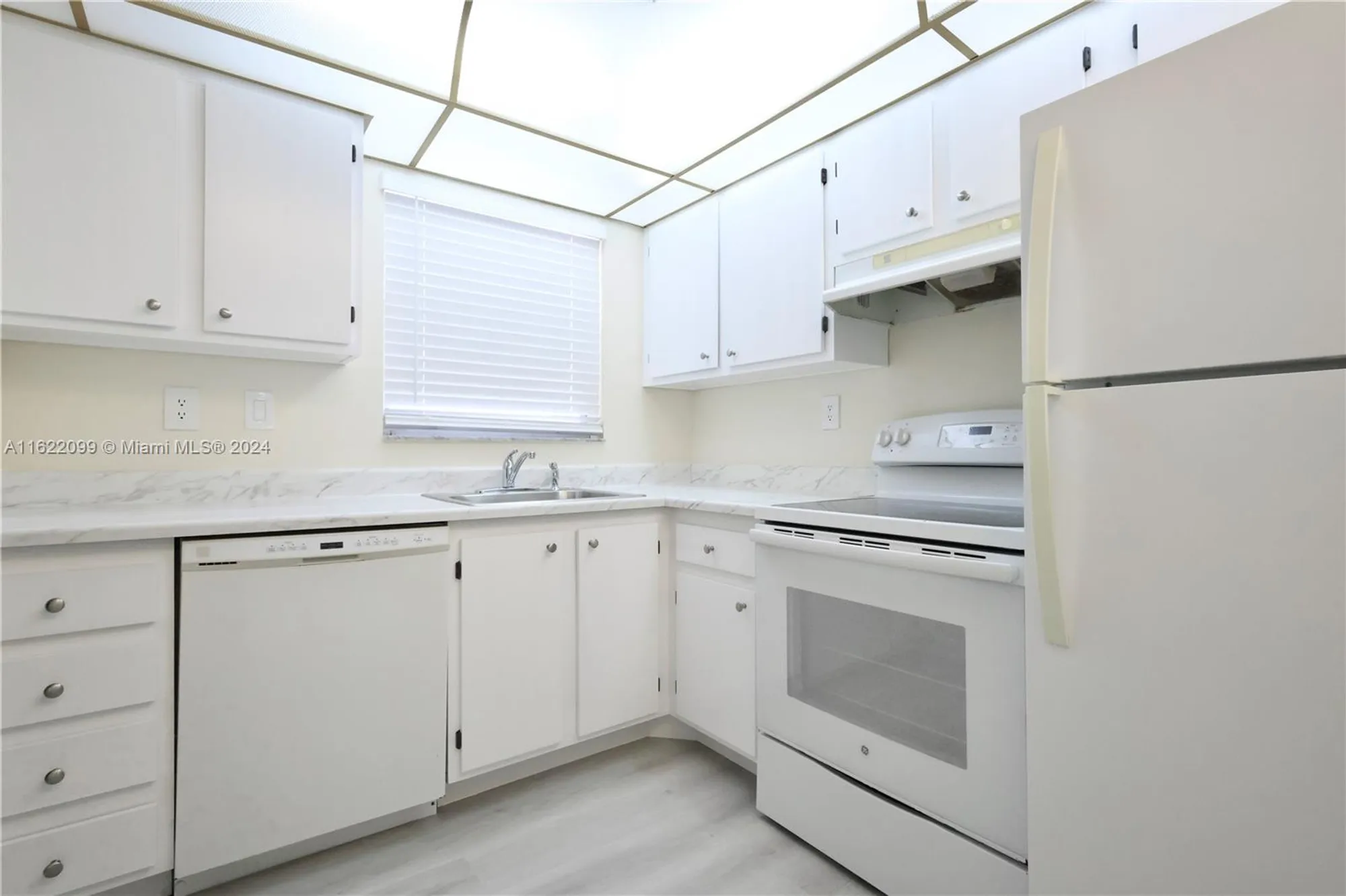 Property Slideshow image 3 of 25 | 6870 royal palm blvd apt 210m, Margate, FL, 33063