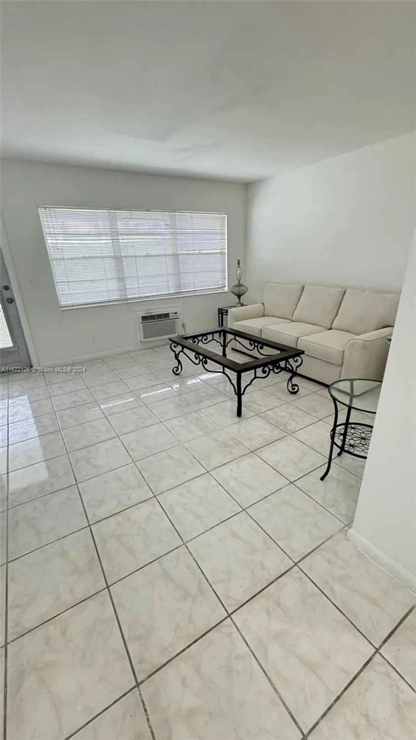 Property Slideshow image 12 of 37 | 163 coventry g # 163, West Palm Beach, FL, 33417