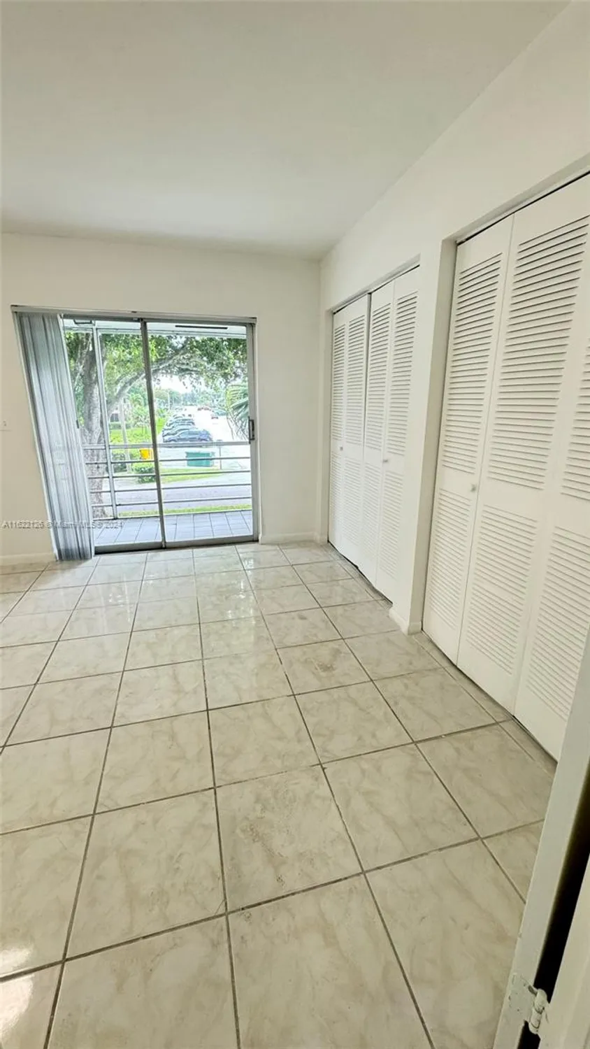 Property Slideshow image 20 of 37 | 163 coventry g # 163, West Palm Beach, FL, 33417