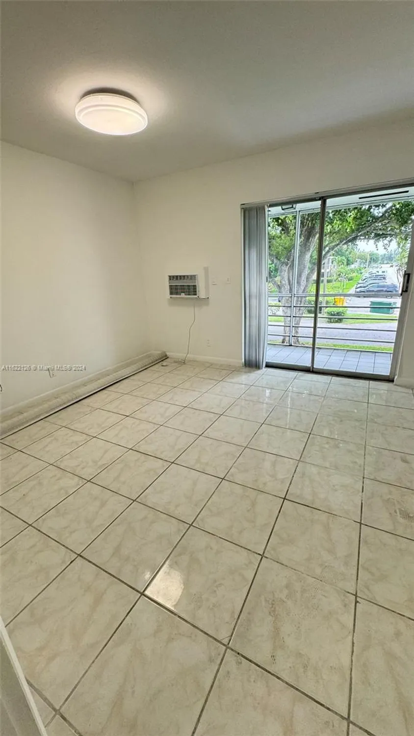 Property Slideshow image 21 of 37 | 163 coventry g # 163, West Palm Beach, FL, 33417