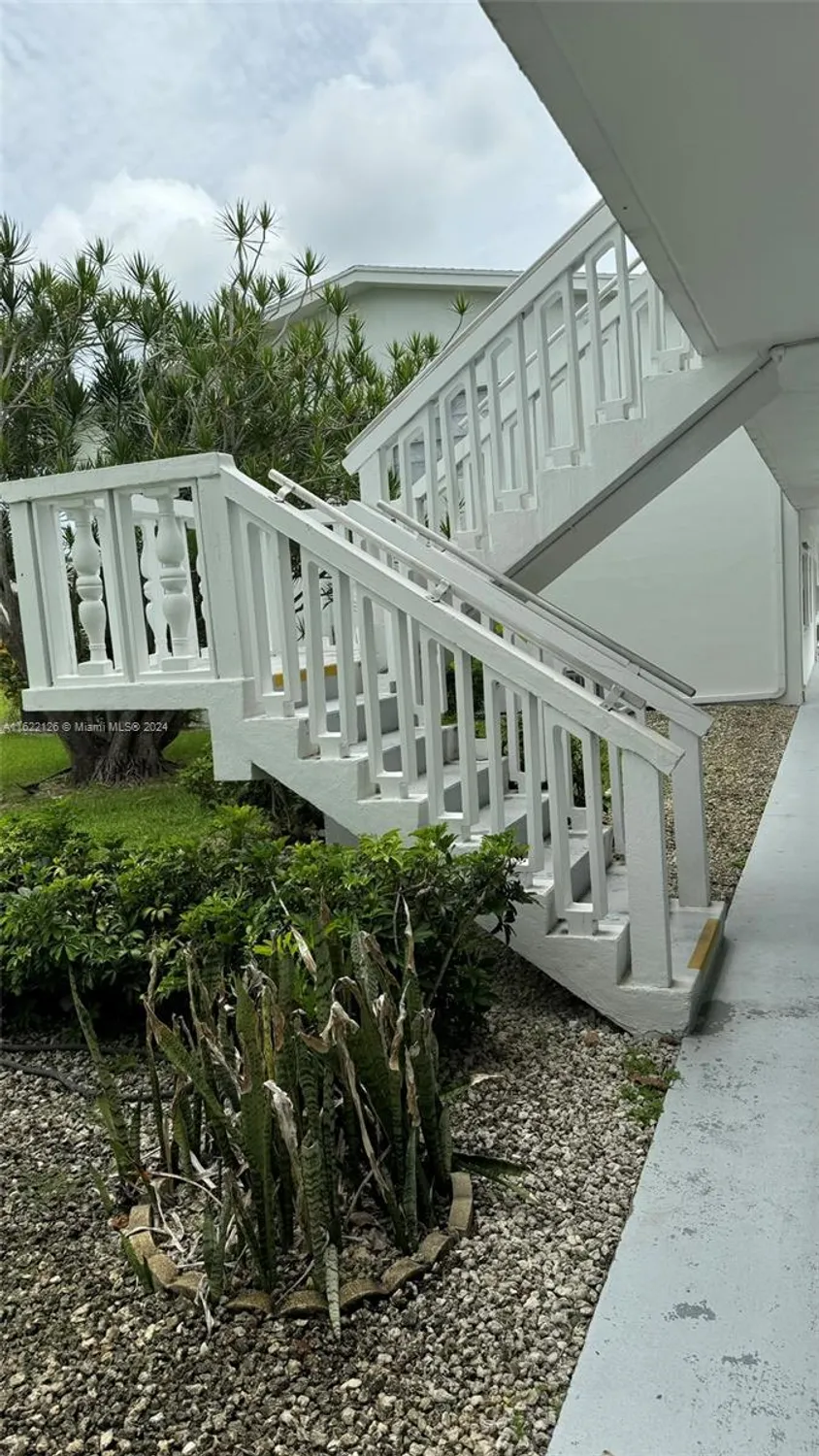 Property Slideshow image 31 of 37 | 163 coventry g # 163, West Palm Beach, FL, 33417