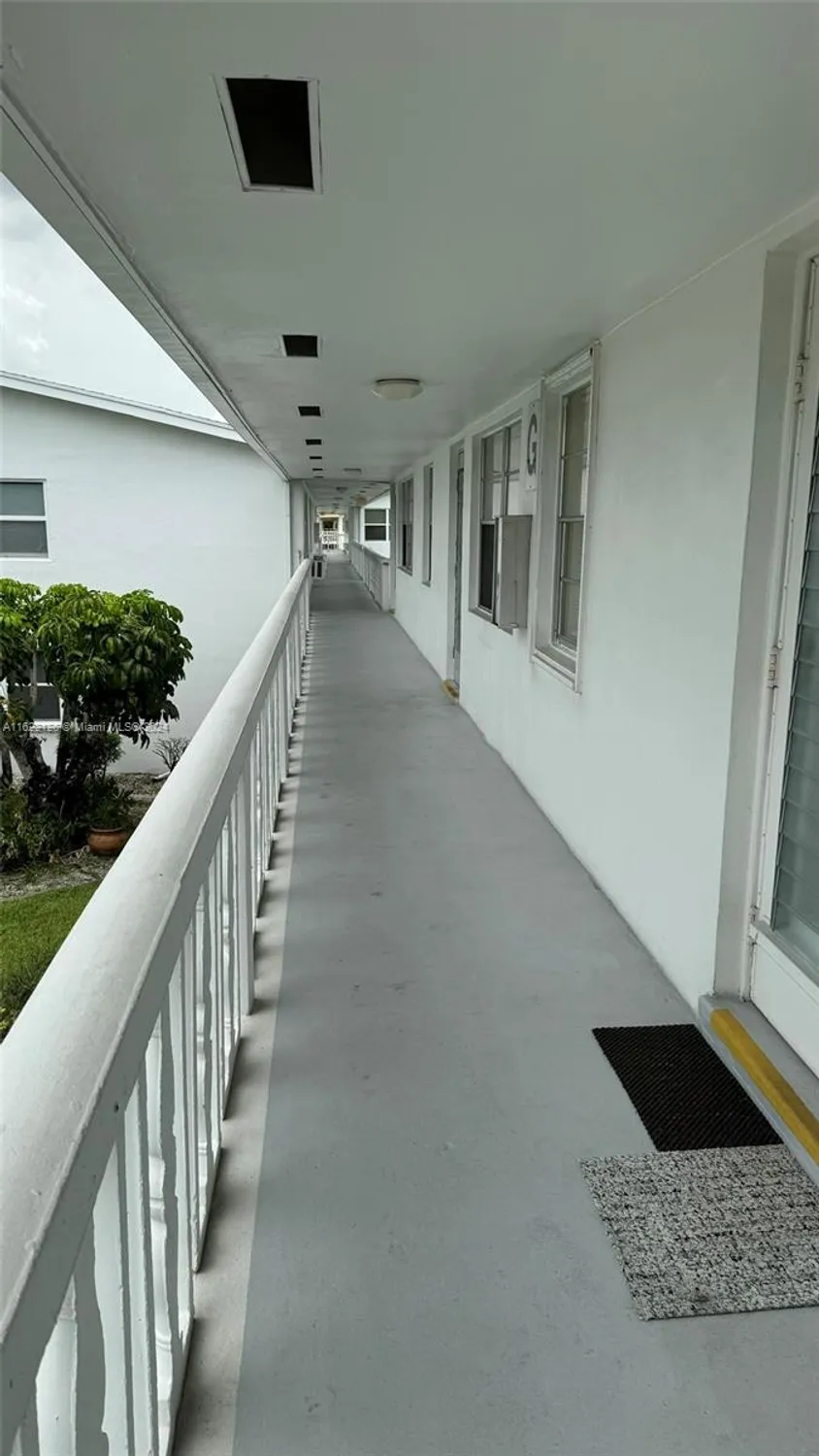 Property Slideshow image 32 of 37 | 163 coventry g # 163, West Palm Beach, FL, 33417