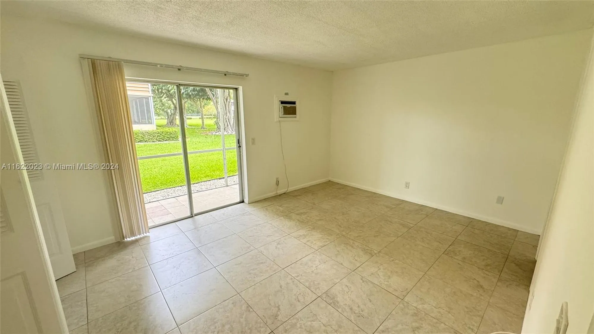 Property Slideshow image 11 of 31 | 18 hastings b # 18, West Palm Beach, FL, 33417