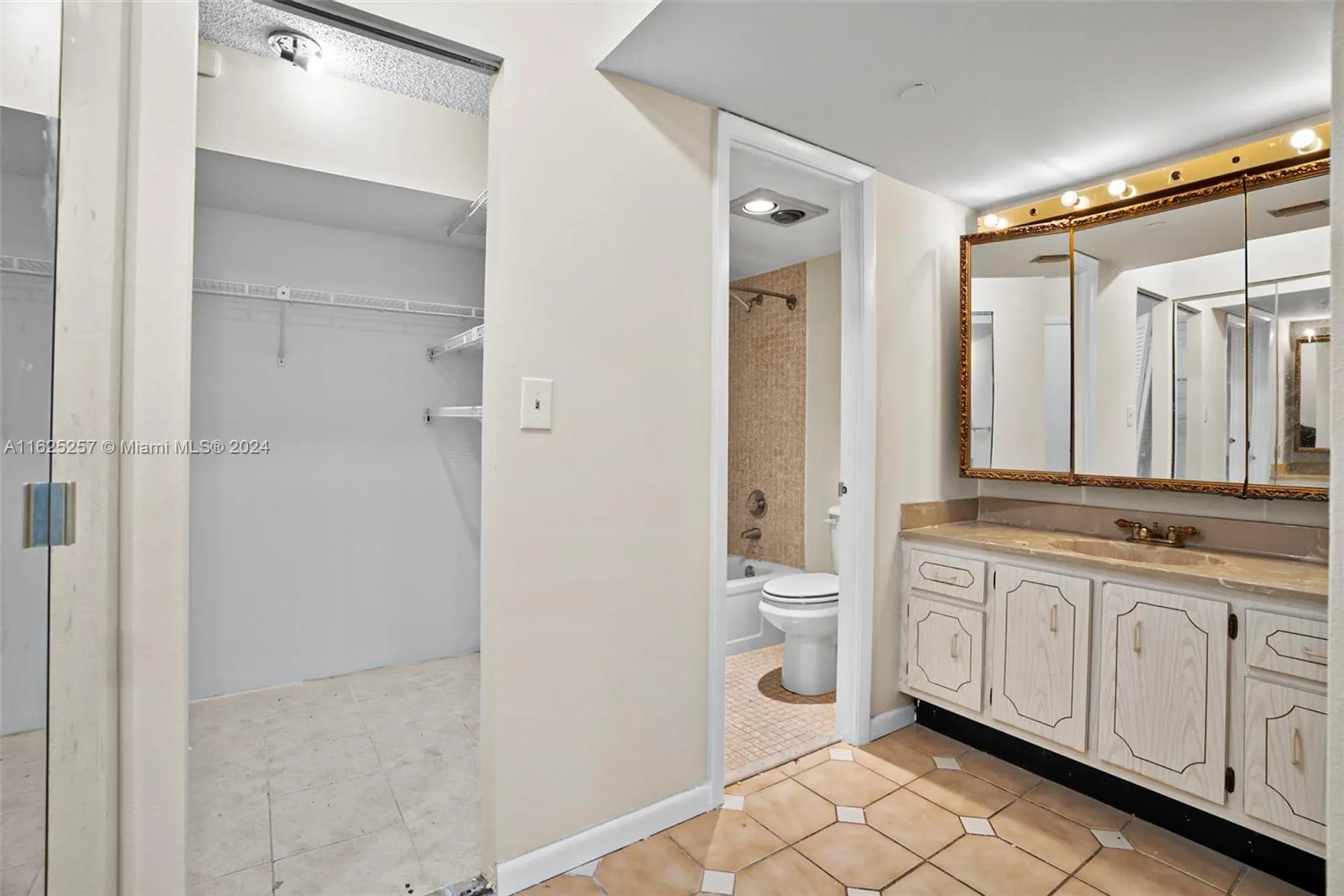 Property Slideshow image 14 of 20 | 1000 saint charles pl 522, Pembroke Pines, FL, 33026