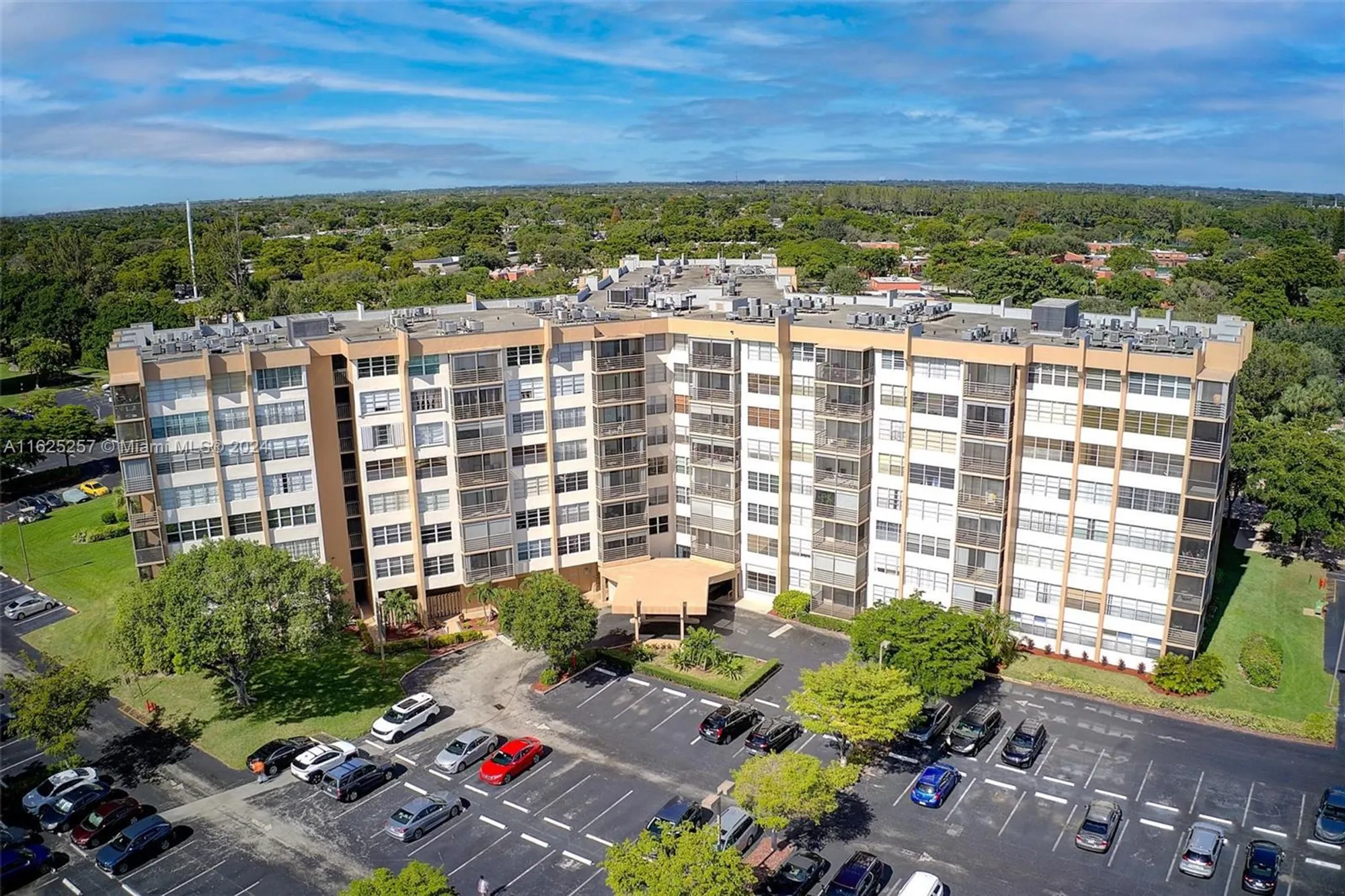 Property Slideshow image 17 of 20 | 1000 saint charles pl 522, Pembroke Pines, FL, 33026