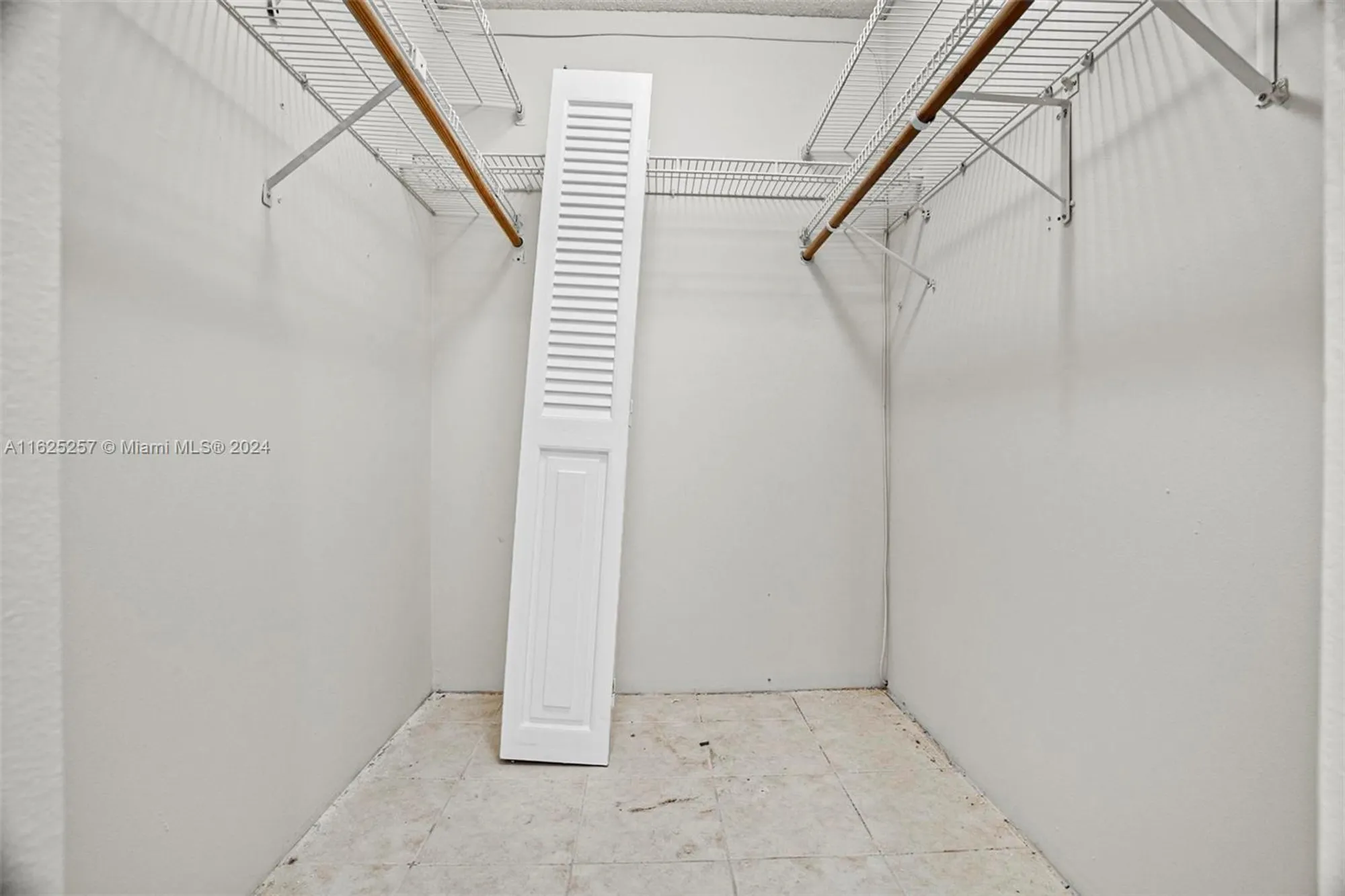 Property Slideshow image 13 of 20 | 1000 saint charles pl 522, Pembroke Pines, FL, 33026