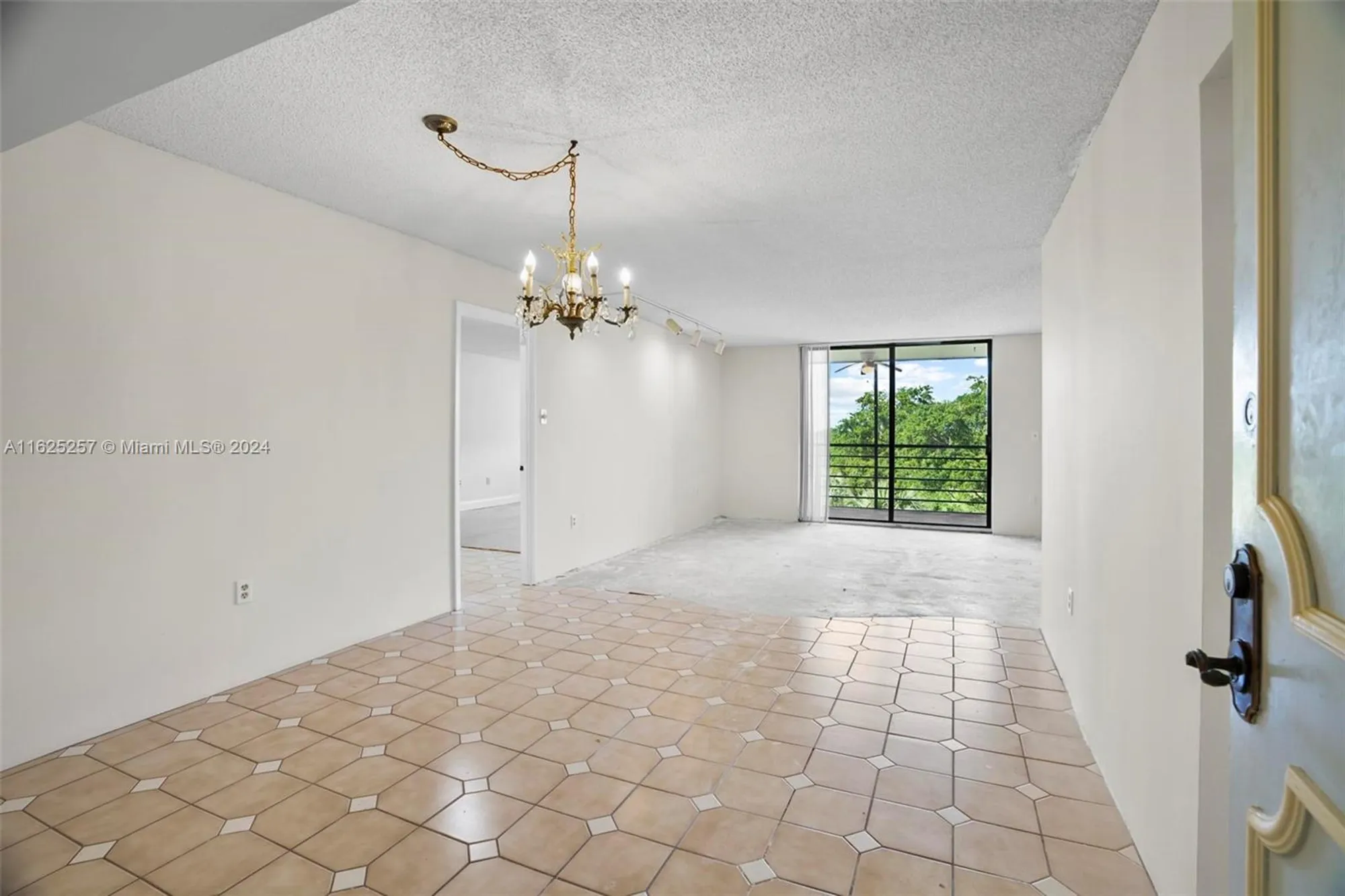 Property Slideshow image 6 of 20 | 1000 saint charles pl 522, Pembroke Pines, FL, 33026