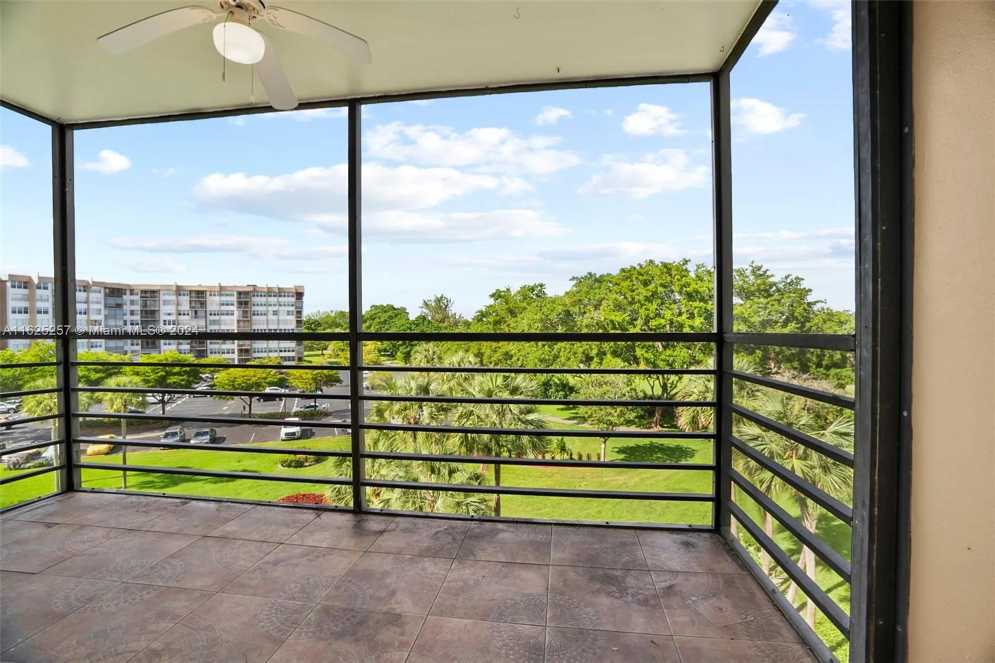 Property Slideshow image 8 of 20 | 1000 saint charles pl 522, Pembroke Pines, FL, 33026