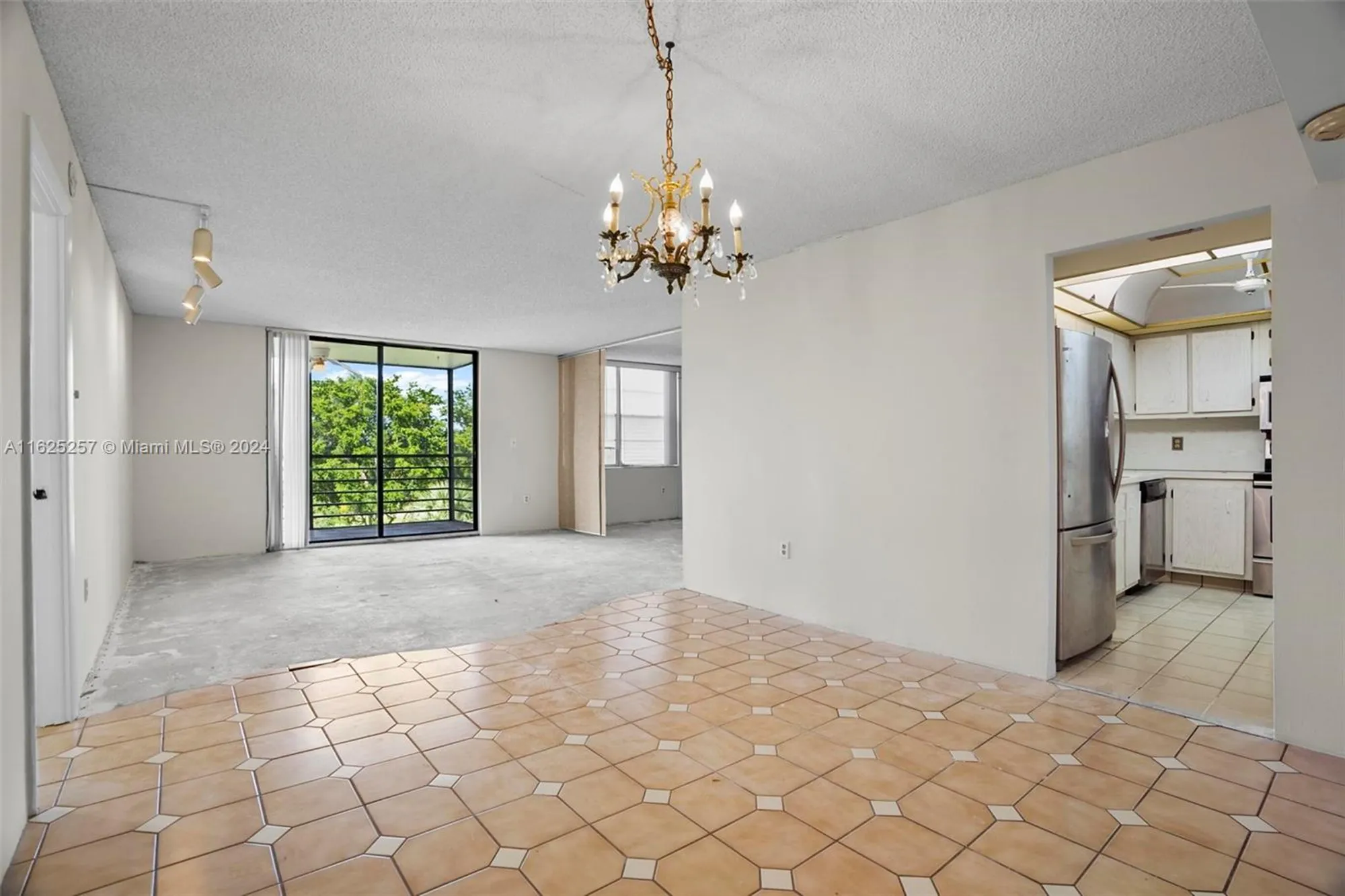 Property Slideshow image 9 of 20 | 1000 saint charles pl 522, Pembroke Pines, FL, 33026