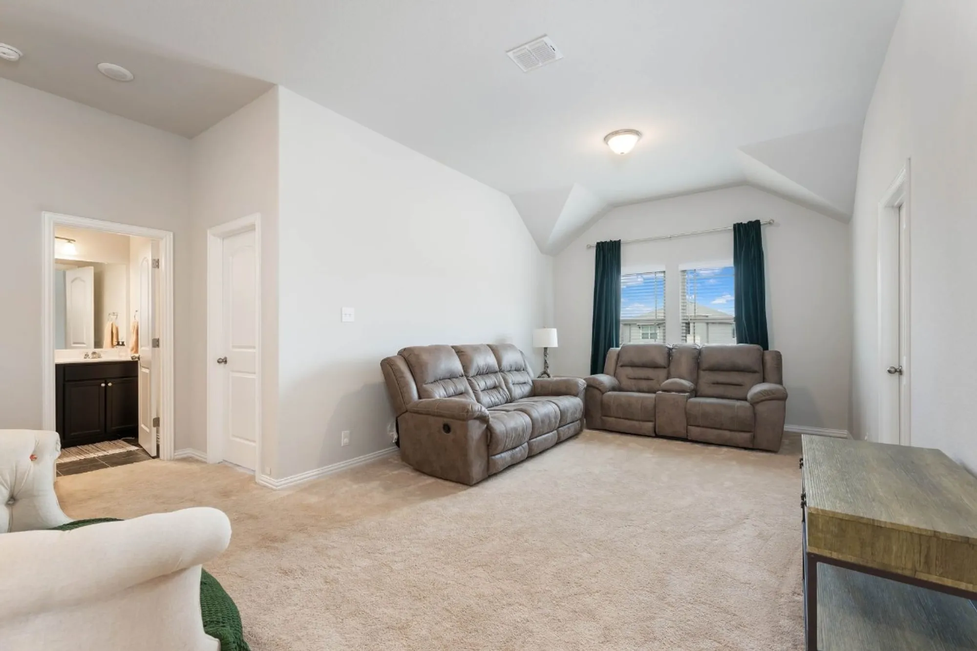 Property Slideshow image 14 of 24 | 2033 egret ave, New Braunfels, TX, 78132