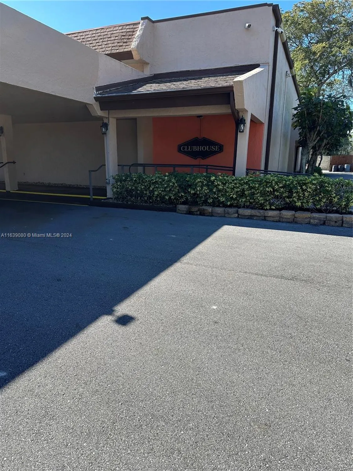 Property Slideshow image 17 of 19 | 6701 n university dr 202, Tamarac, FL, 33321