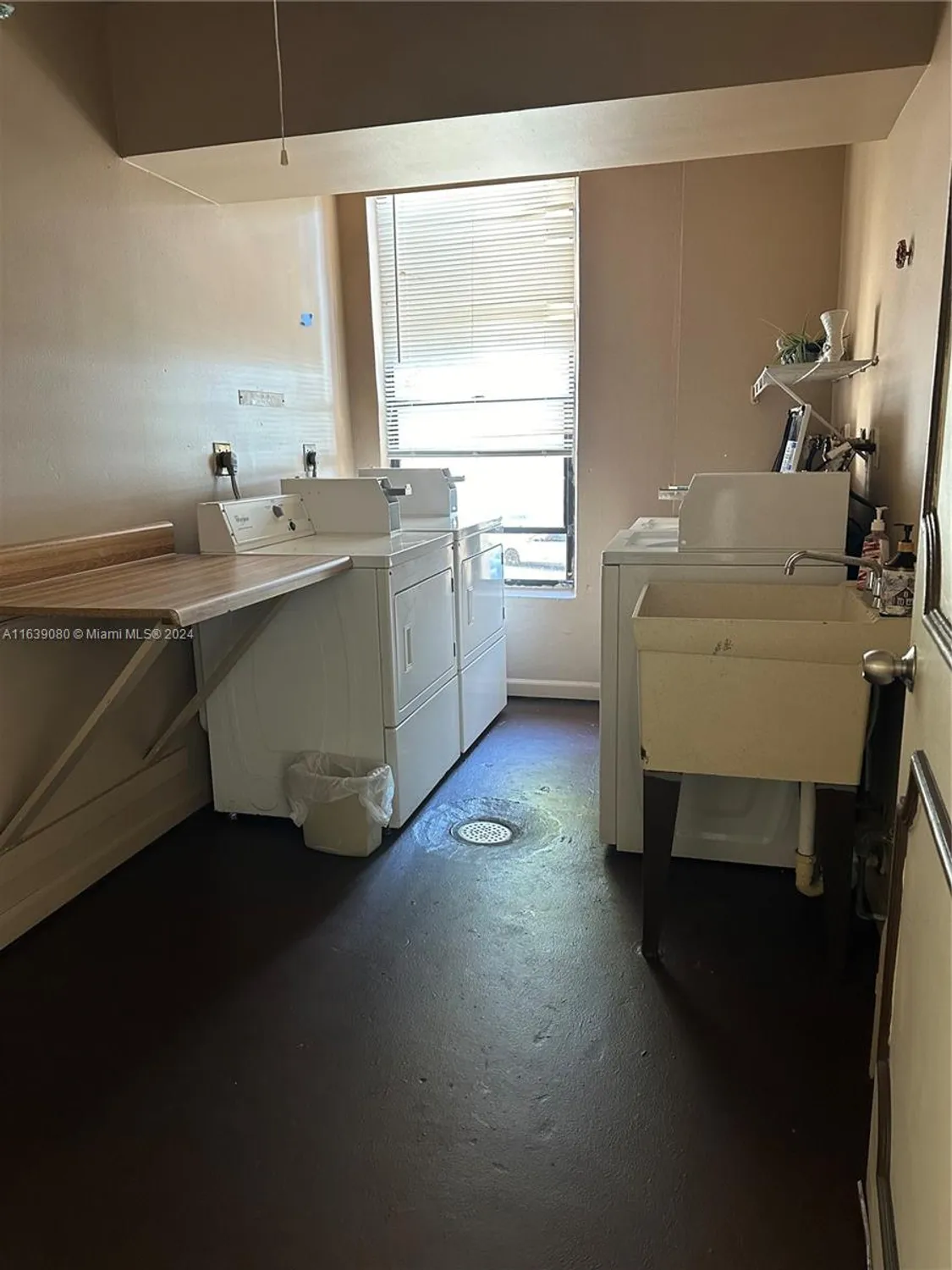 Property Slideshow image 6 of 19 | 6701 n university dr 202, Tamarac, FL, 33321