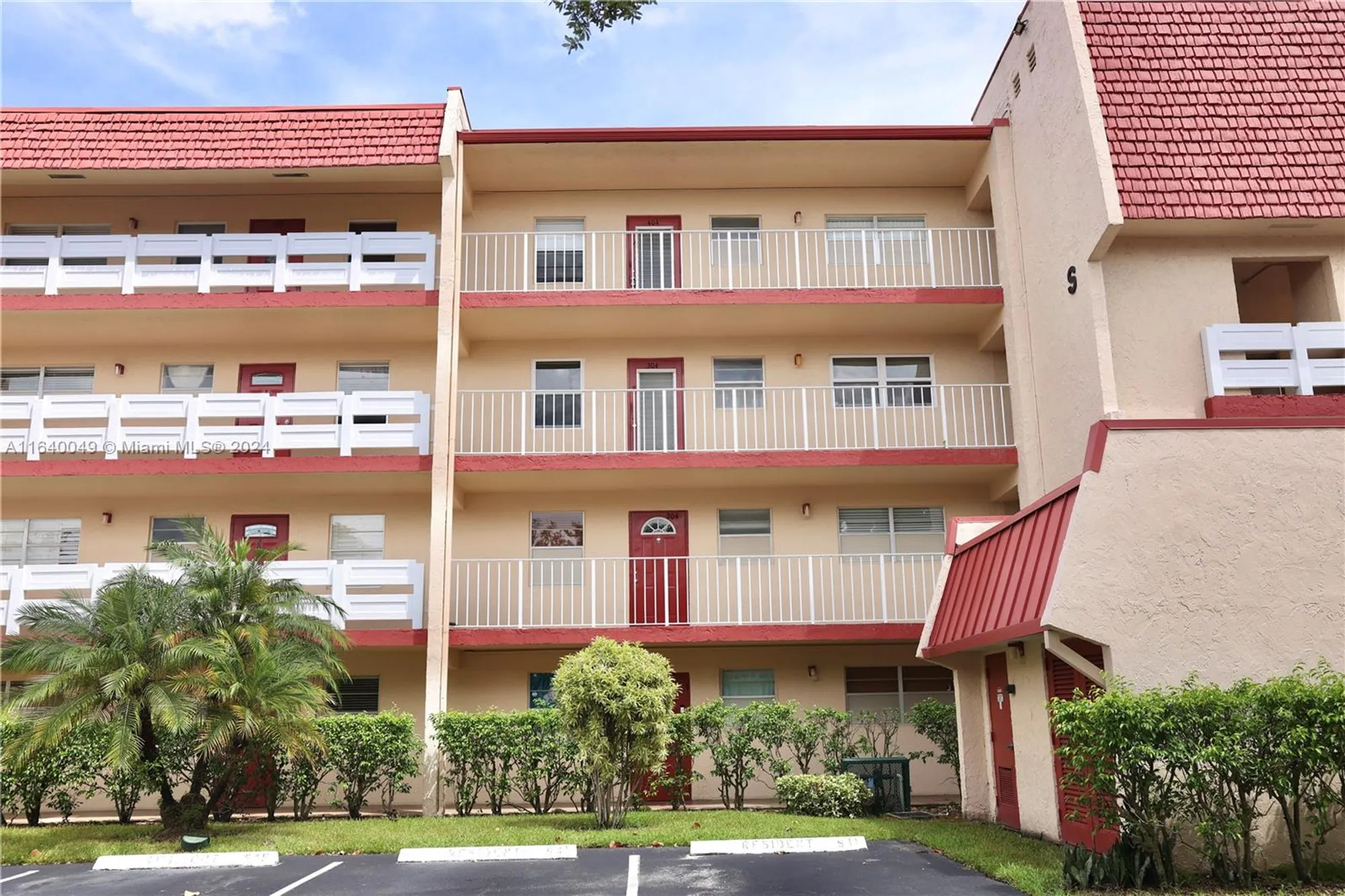 Property Slideshow image 19 of 28 | 1040 country club dr 404, Margate, FL, 33063