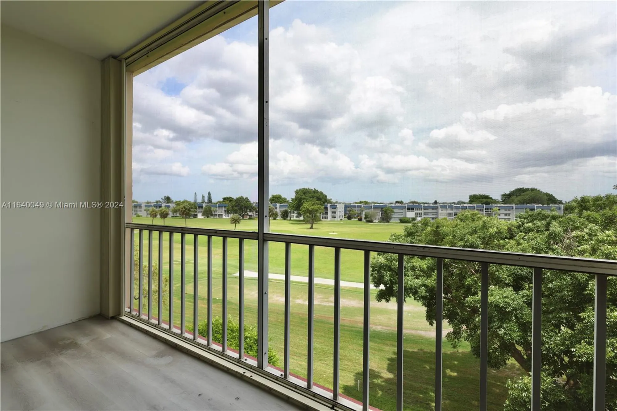 Property Slideshow image 11 of 28 | 1040 country club dr 404, Margate, FL, 33063
