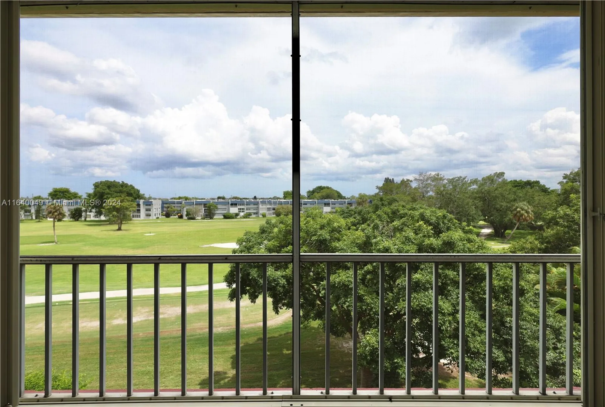 Property Slideshow image 12 of 28 | 1040 country club dr 404, Margate, FL, 33063