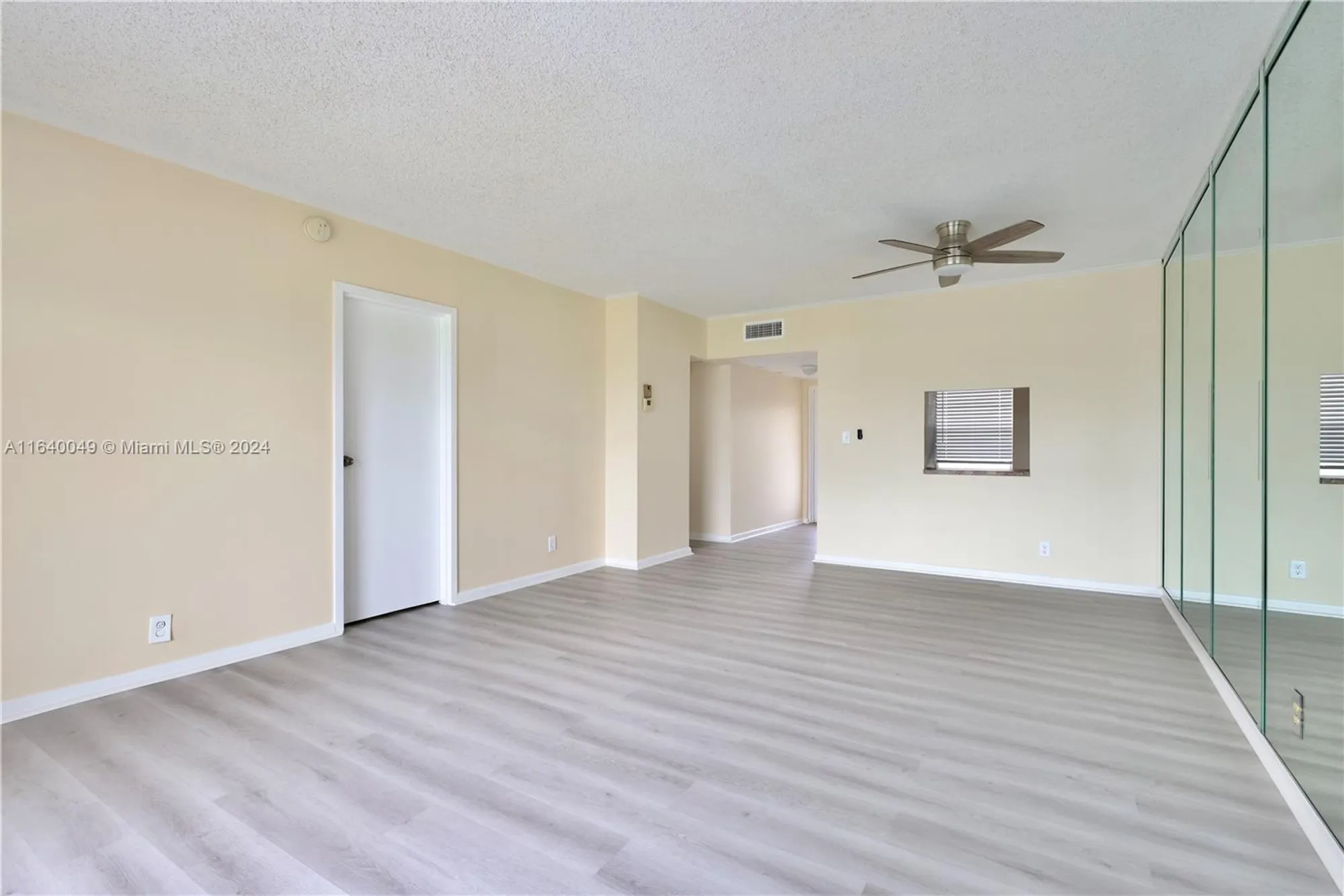 Property Slideshow image 5 of 28 | 1040 country club dr 404, Margate, FL, 33063