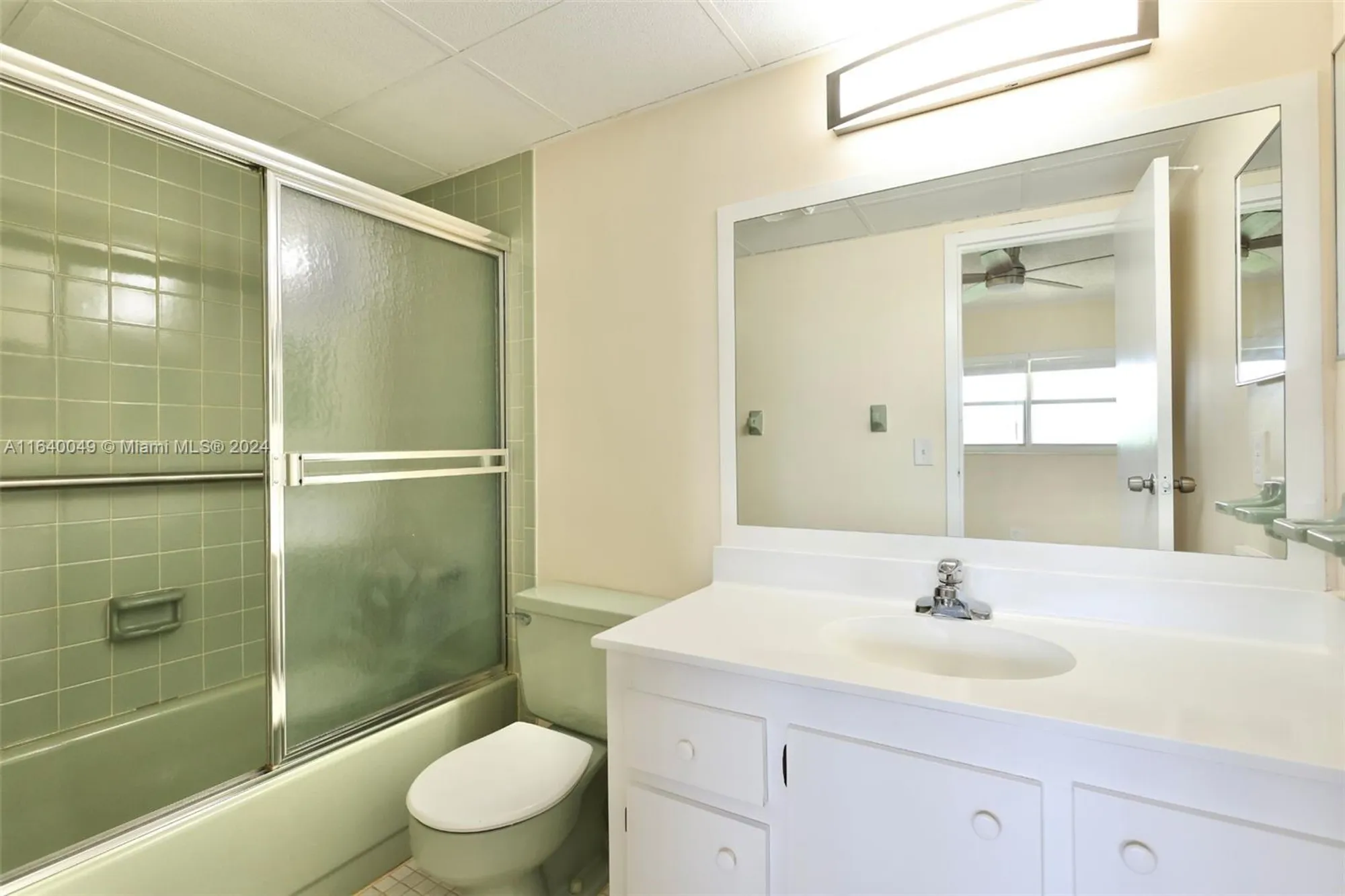 Property Slideshow image 7 of 28 | 1040 country club dr 404, Margate, FL, 33063