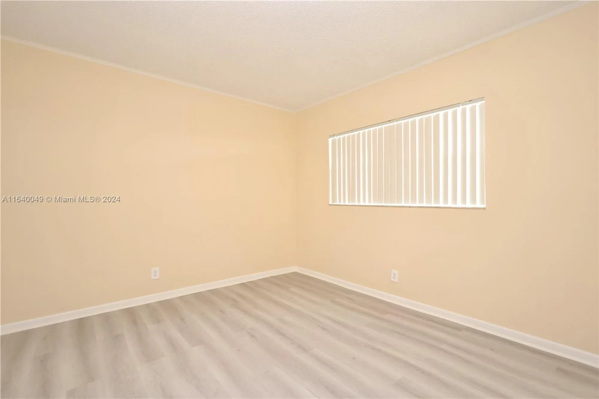 Property Slideshow image 8 of 28 | 1040 country club dr 404, Margate, FL, 33063