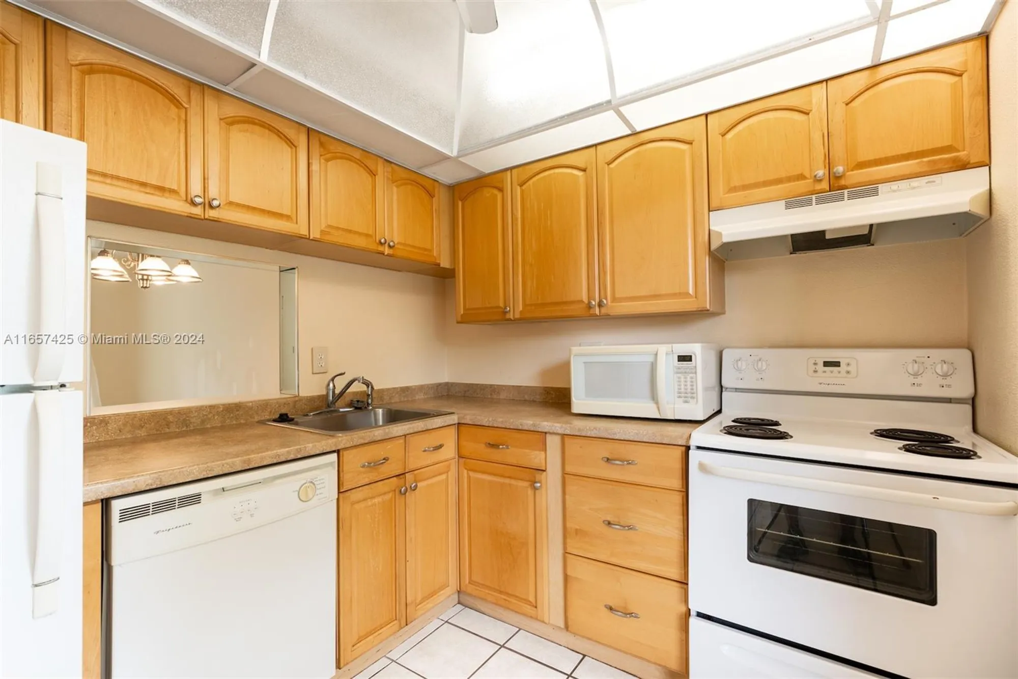 Property Slideshow image 1 of 19 | 5830 nw 64th ave apt 105, Tamarac, FL, 33319