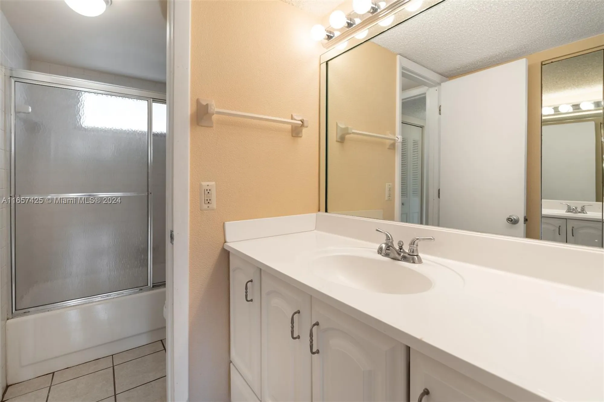 Property Slideshow image 7 of 19 | 5830 nw 64th ave apt 105, Tamarac, FL, 33319