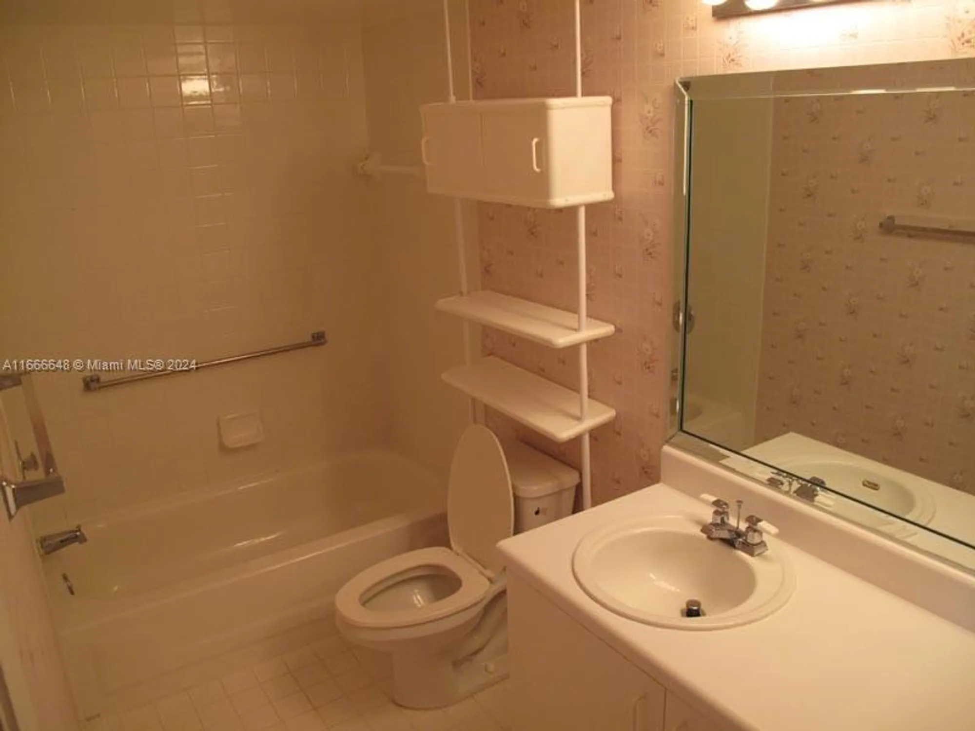 Property Slideshow image 16 of 21 | 9511 weldon cir g215, Tamarac, FL, 33321