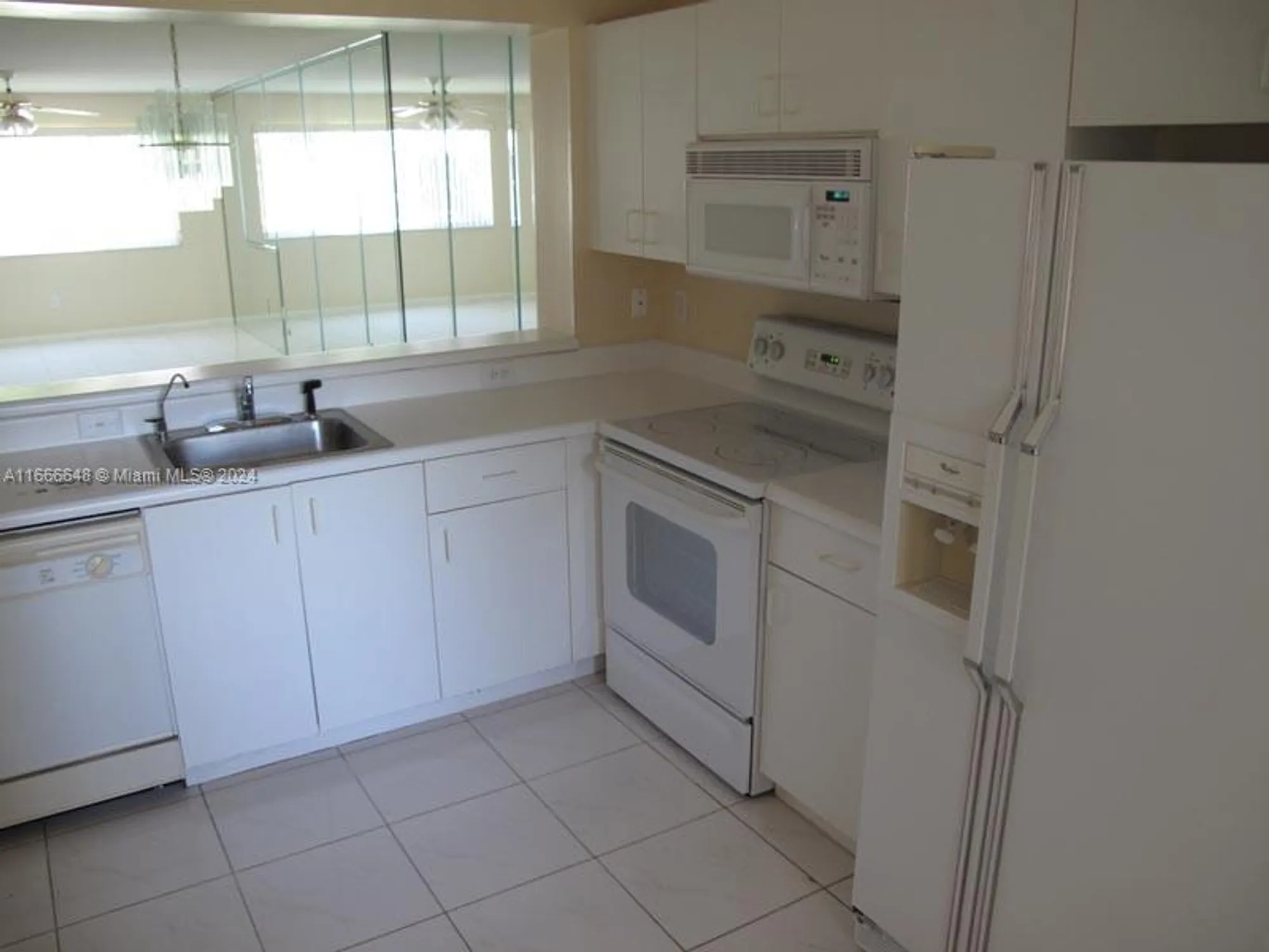 Property Slideshow image 3 of 21 | 9511 weldon cir g215, Tamarac, FL, 33321