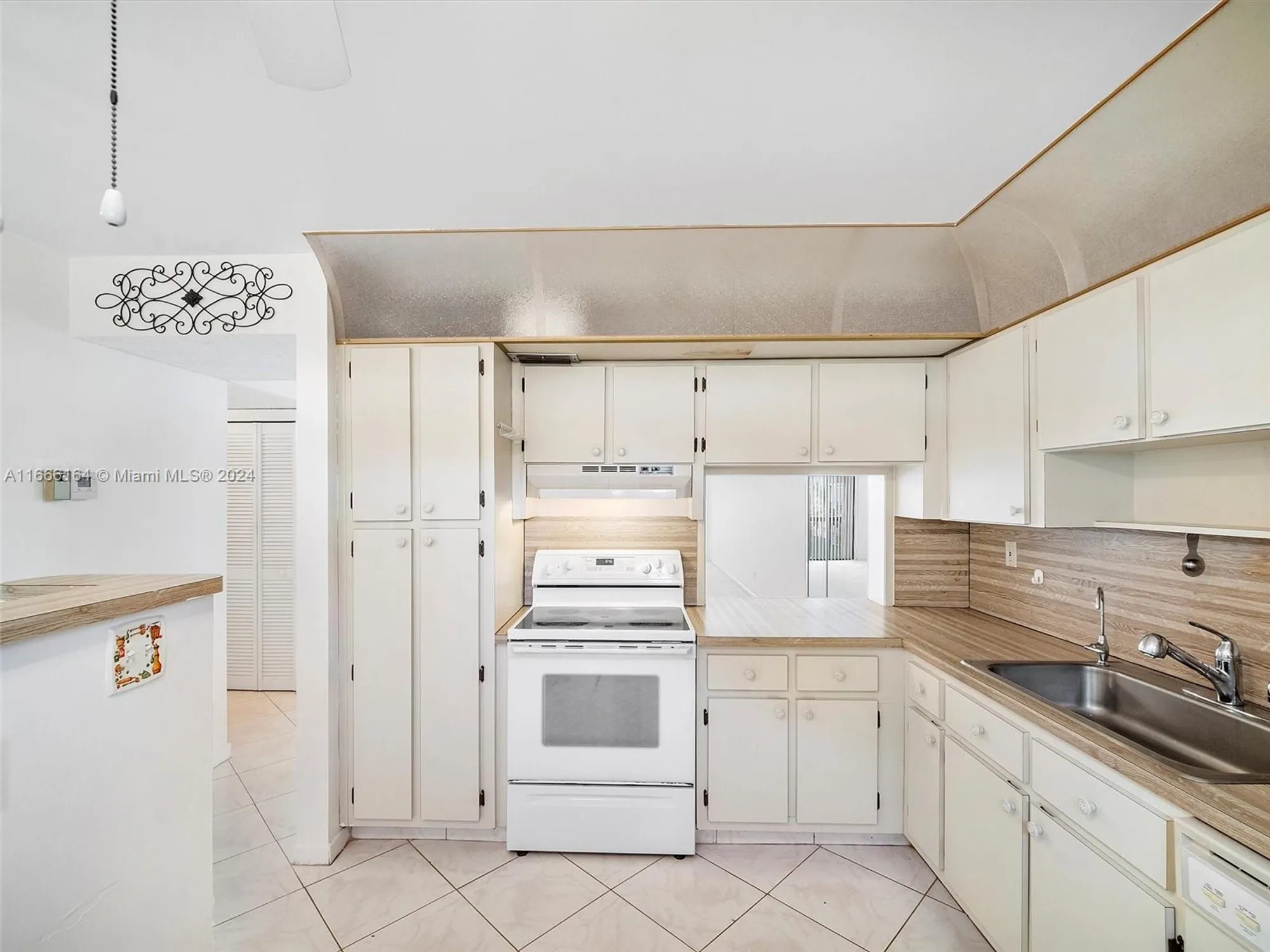 Property Slideshow image 5 of 19 | 6090 n sabal palm blvd 204, Tamarac, FL, 33319