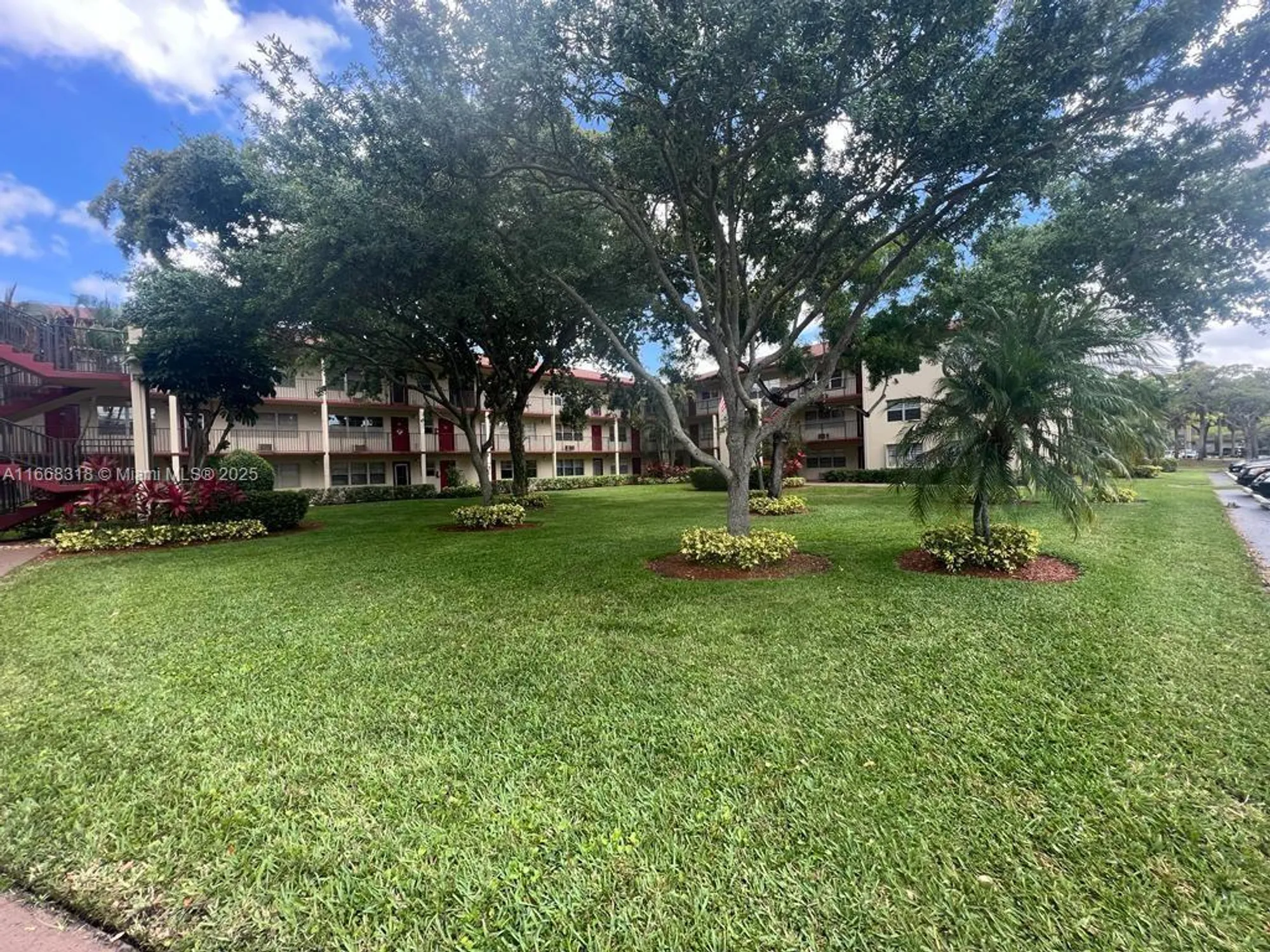 Property Slideshow image 12 of 12 | 251 sw 134th way apt 302m, Pembroke Pines, FL, 33027