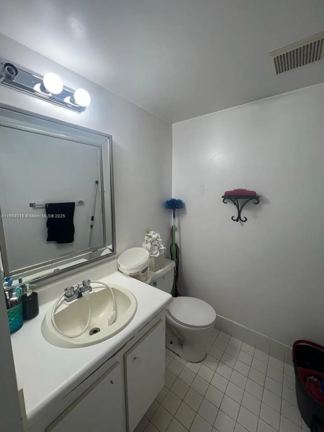 Property Slideshow image 5 of 12 | 251 sw 134th way apt 302m, Pembroke Pines, FL, 33027