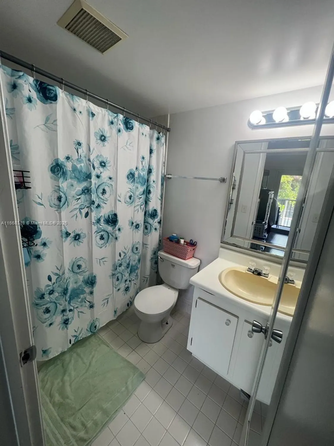 Property Slideshow image 6 of 12 | 251 sw 134th way apt 302m, Pembroke Pines, FL, 33027