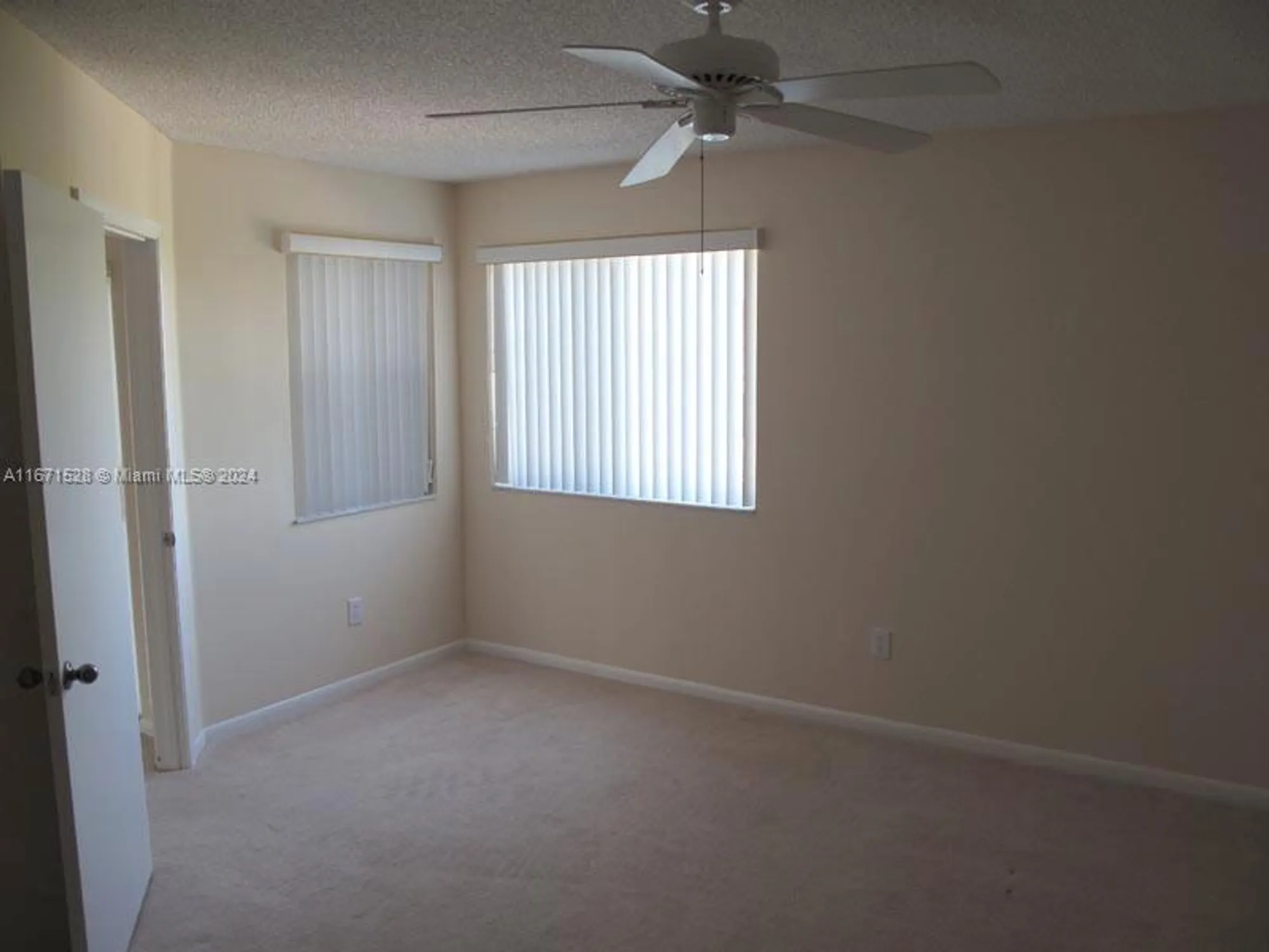 Property Slideshow image 14 of 21 | 9511 weldon cir g402, Tamarac, FL, 33321