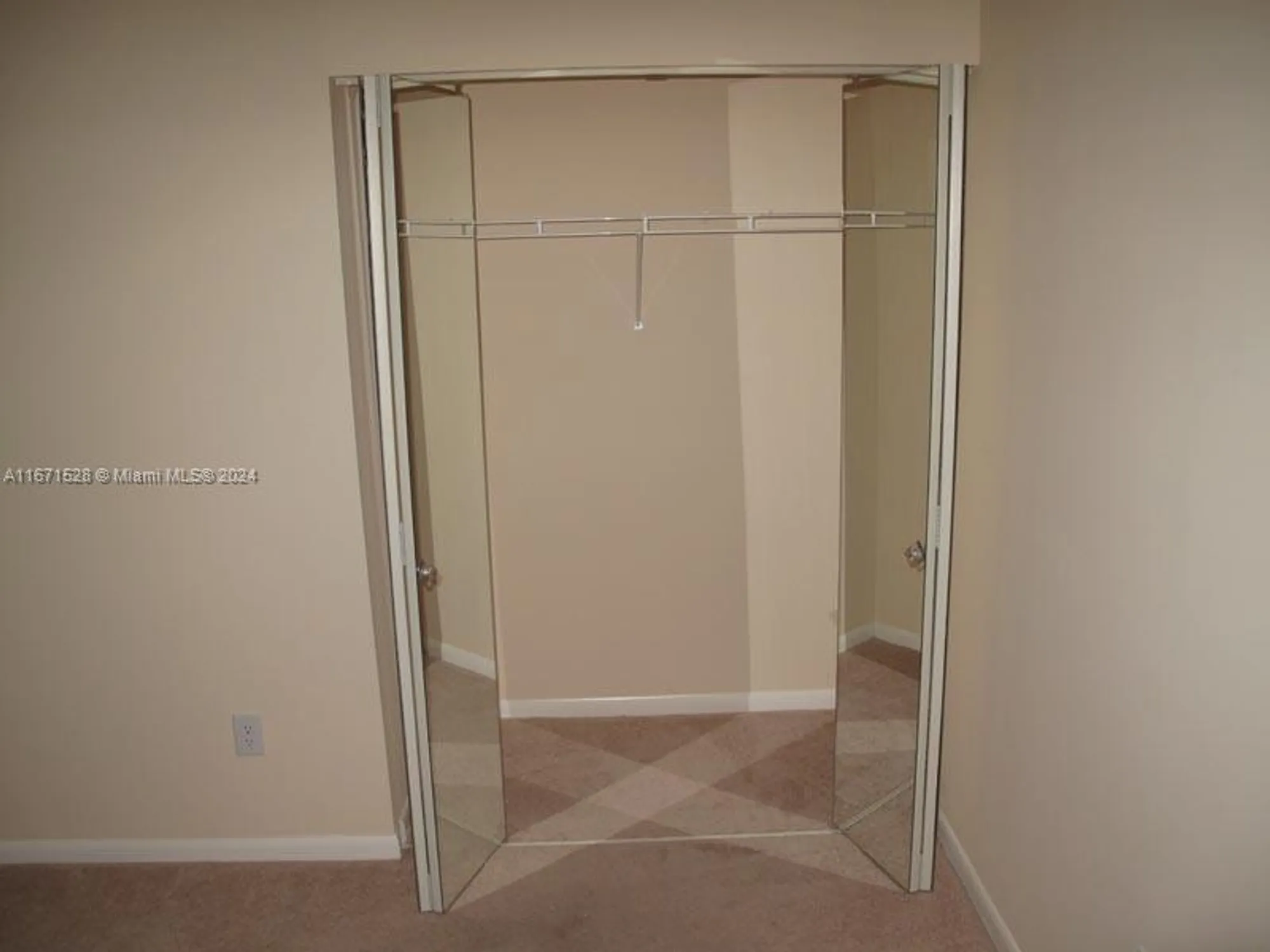 Property Slideshow image 16 of 21 | 9511 weldon cir g402, Tamarac, FL, 33321