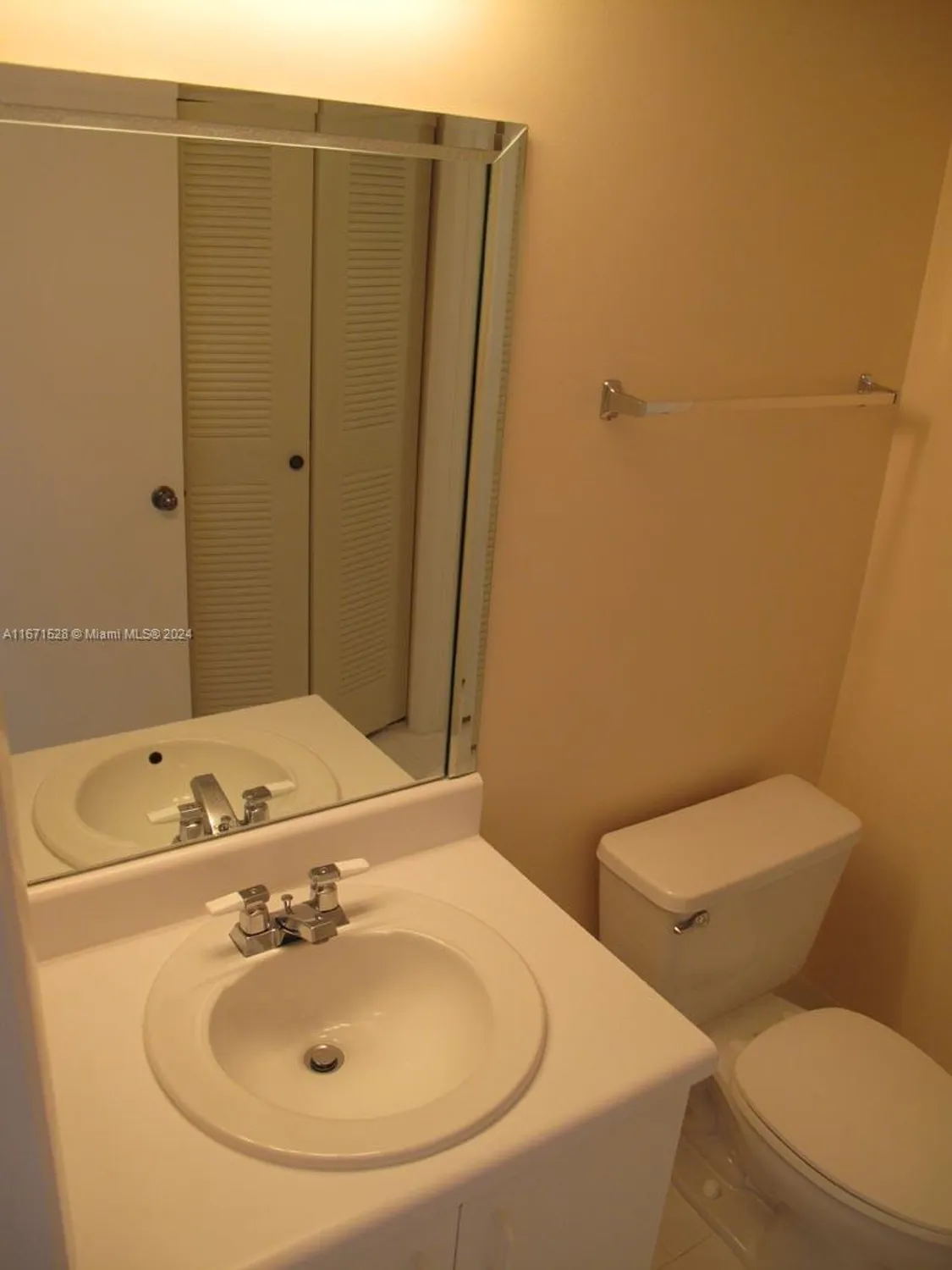 Property Slideshow image 17 of 21 | 9511 weldon cir g402, Tamarac, FL, 33321