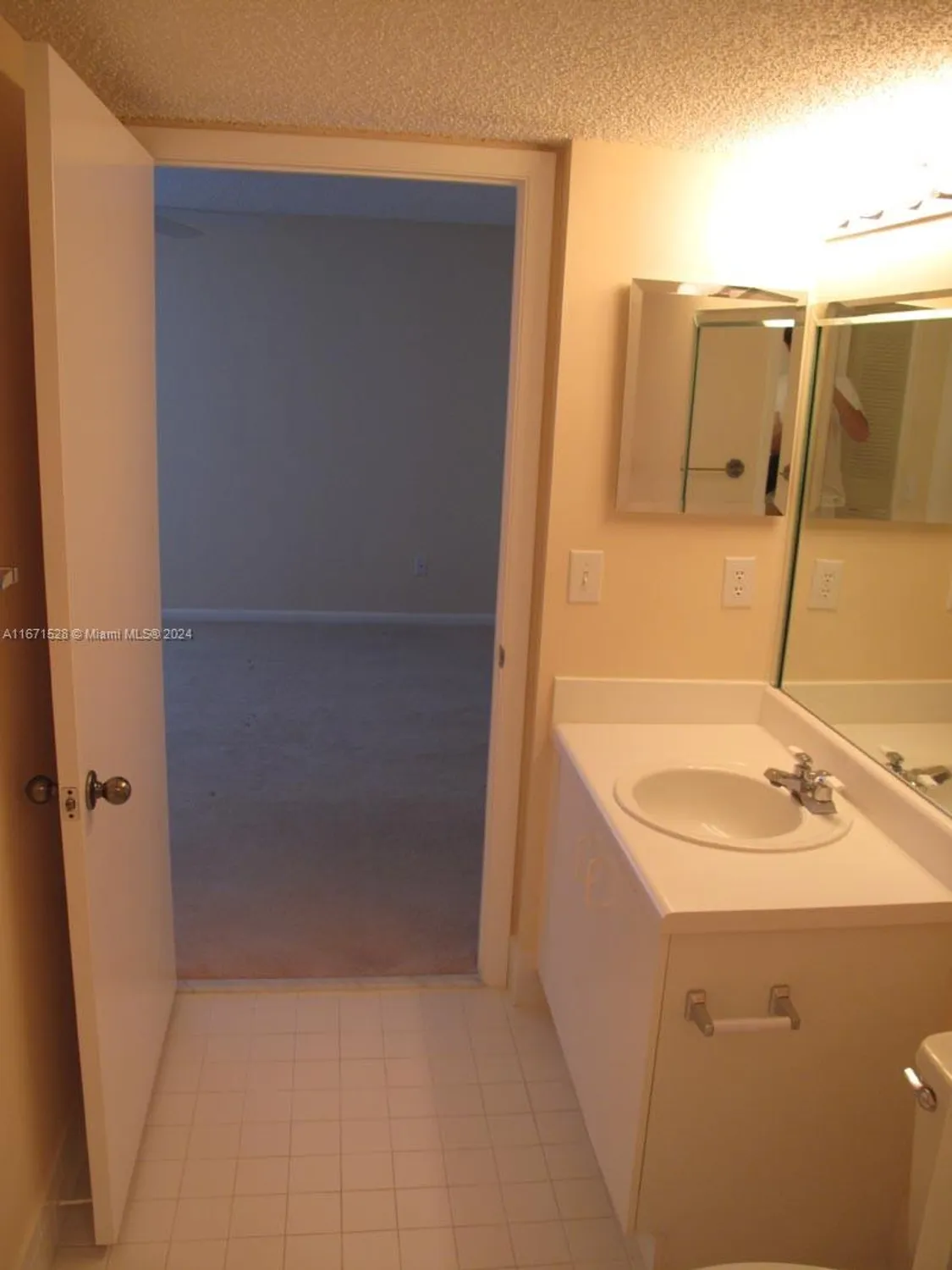 Property Slideshow image 10 of 21 | 9511 weldon cir g402, Tamarac, FL, 33321