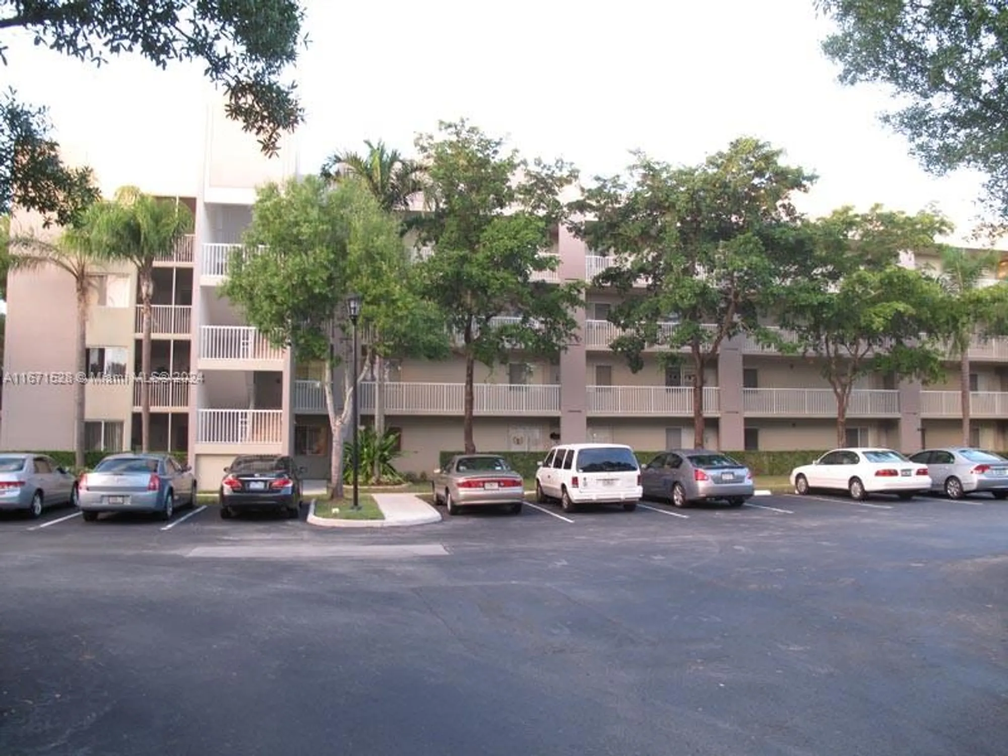 Property Slideshow image 20 of 21 | 9511 weldon cir g402, Tamarac, FL, 33321