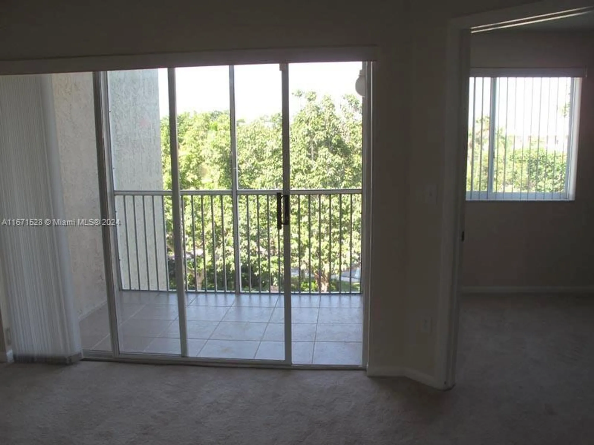 Property Slideshow image 8 of 21 | 9511 weldon cir g402, Tamarac, FL, 33321