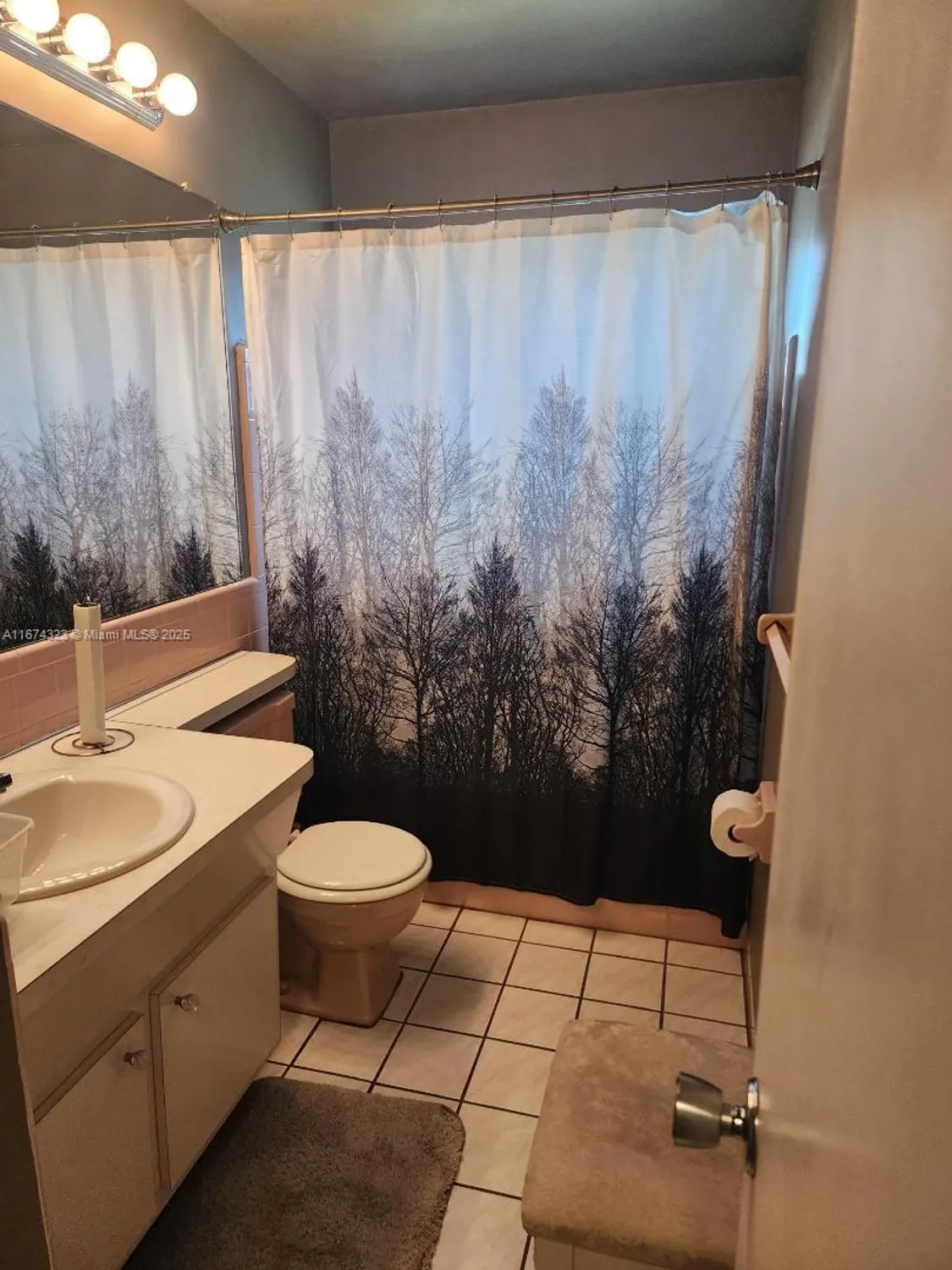 Property Slideshow image 13 of 26 | 4200 nw 47th st, Tamarac, FL, 33319