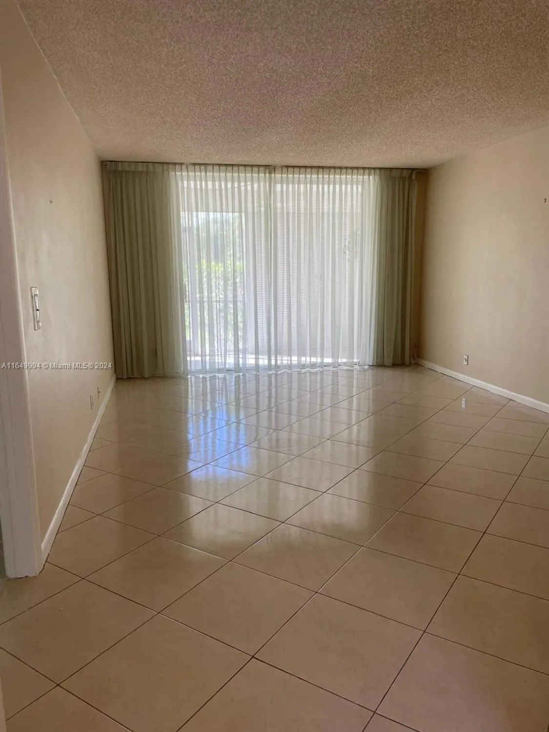 Property Slideshow image 5 of 17 | 6700 royal palm blvd 103d, Margate, FL, 33063