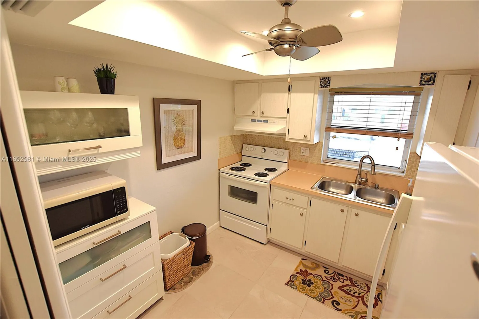 Property Slideshow image 11 of 32 | 2688 dudley dr h, West Palm Beach, FL, 33415