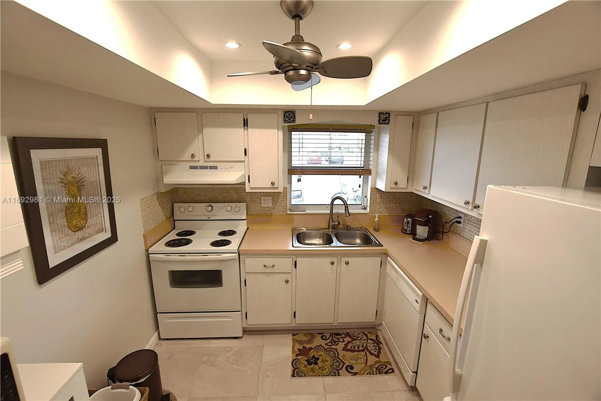 Property Slideshow image 12 of 32 | 2688 dudley dr h, West Palm Beach, FL, 33415